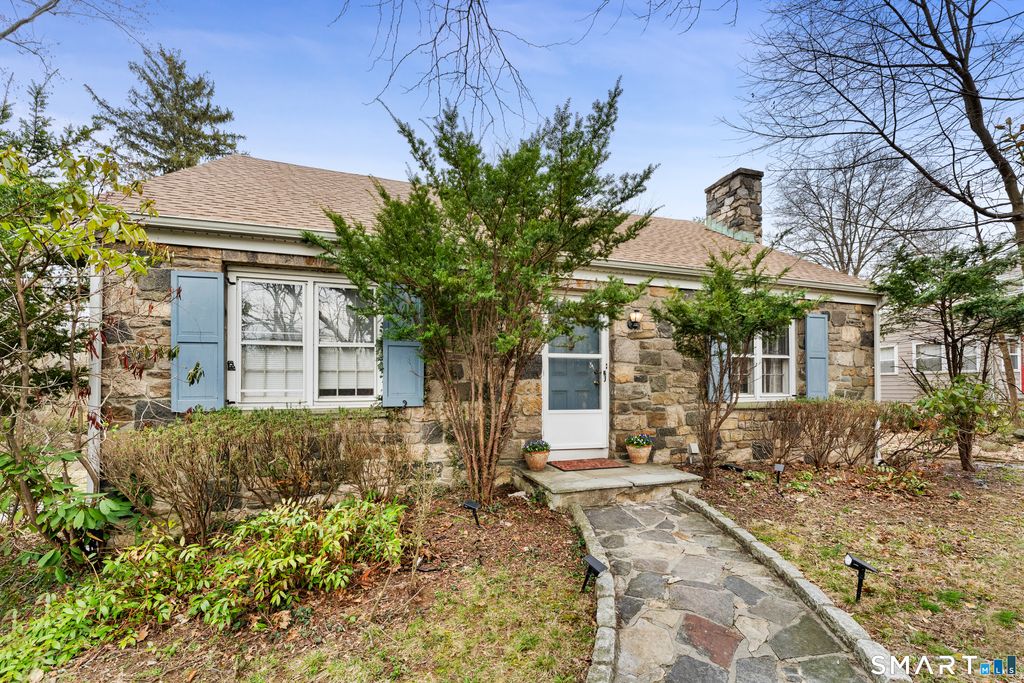 Photo of 10 Maple Drive, Greenwich, CT 06870 (MLS # 24163995)