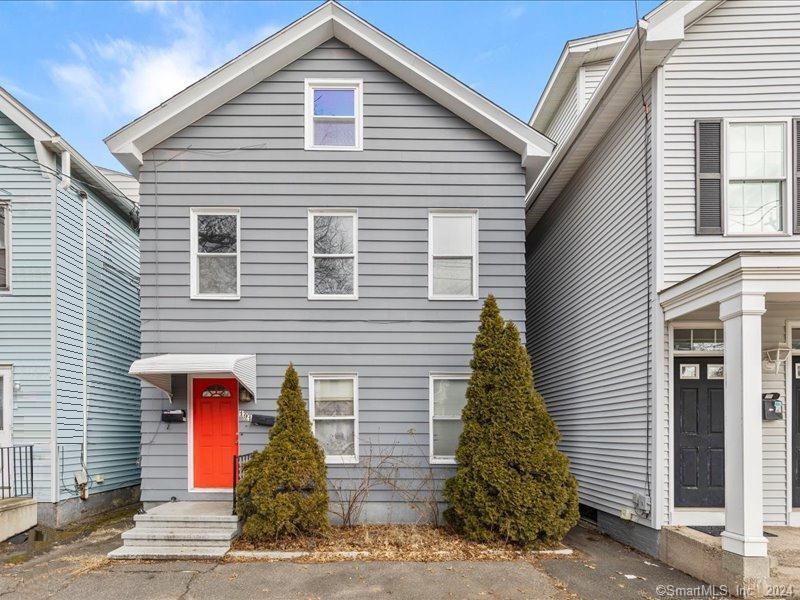Willow Street  Second Fl, New Haven, Connecticut - 2 Bedrooms  
1 Bathrooms  
8 Rooms - 