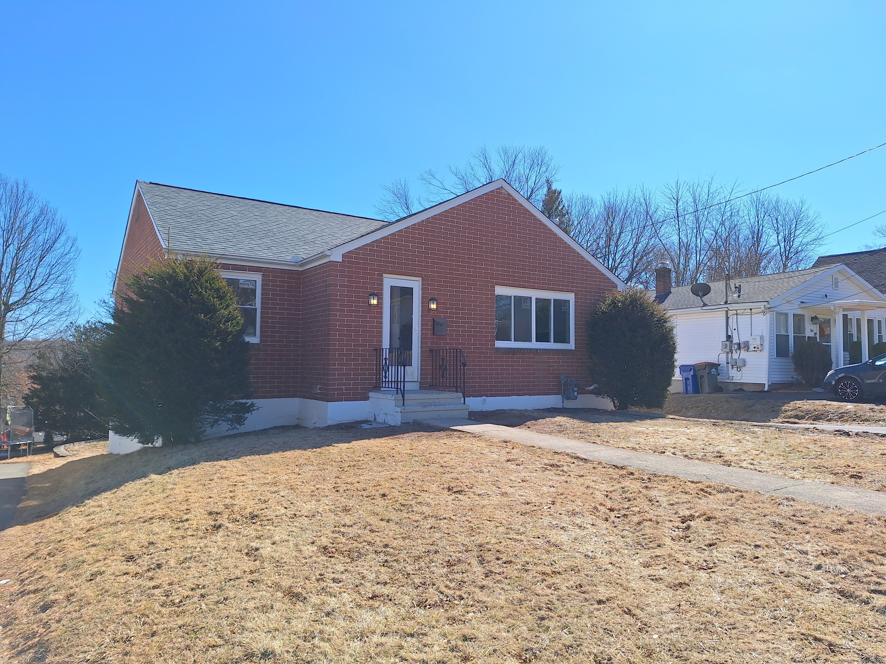 Forest Avenue, Meriden, Connecticut - 4 Bedrooms  
2 Bathrooms  
8 Rooms - 