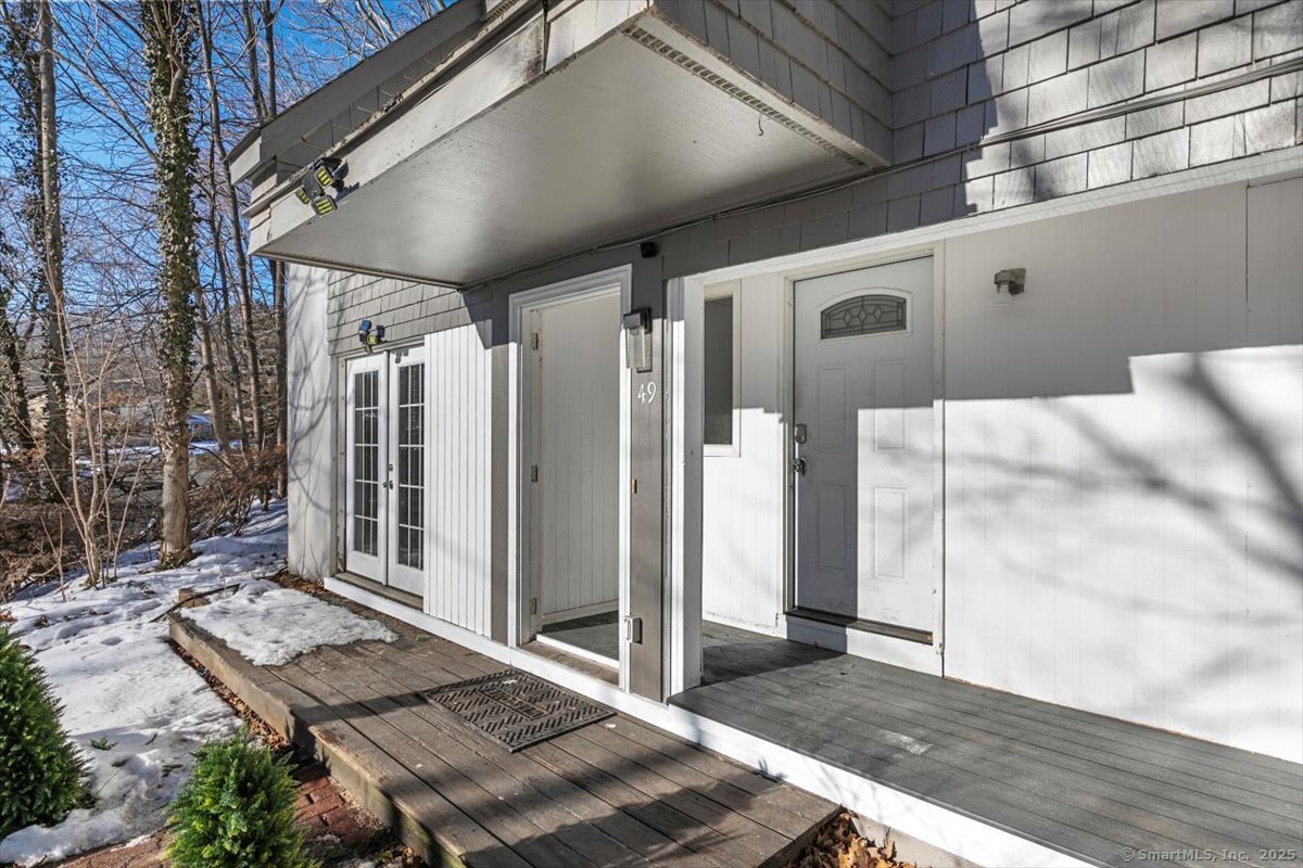 Property for Sale at Hampton Road, Hamden, Connecticut - Bedrooms: 4 
Bathrooms: 3 
Rooms: 9  - $399,900