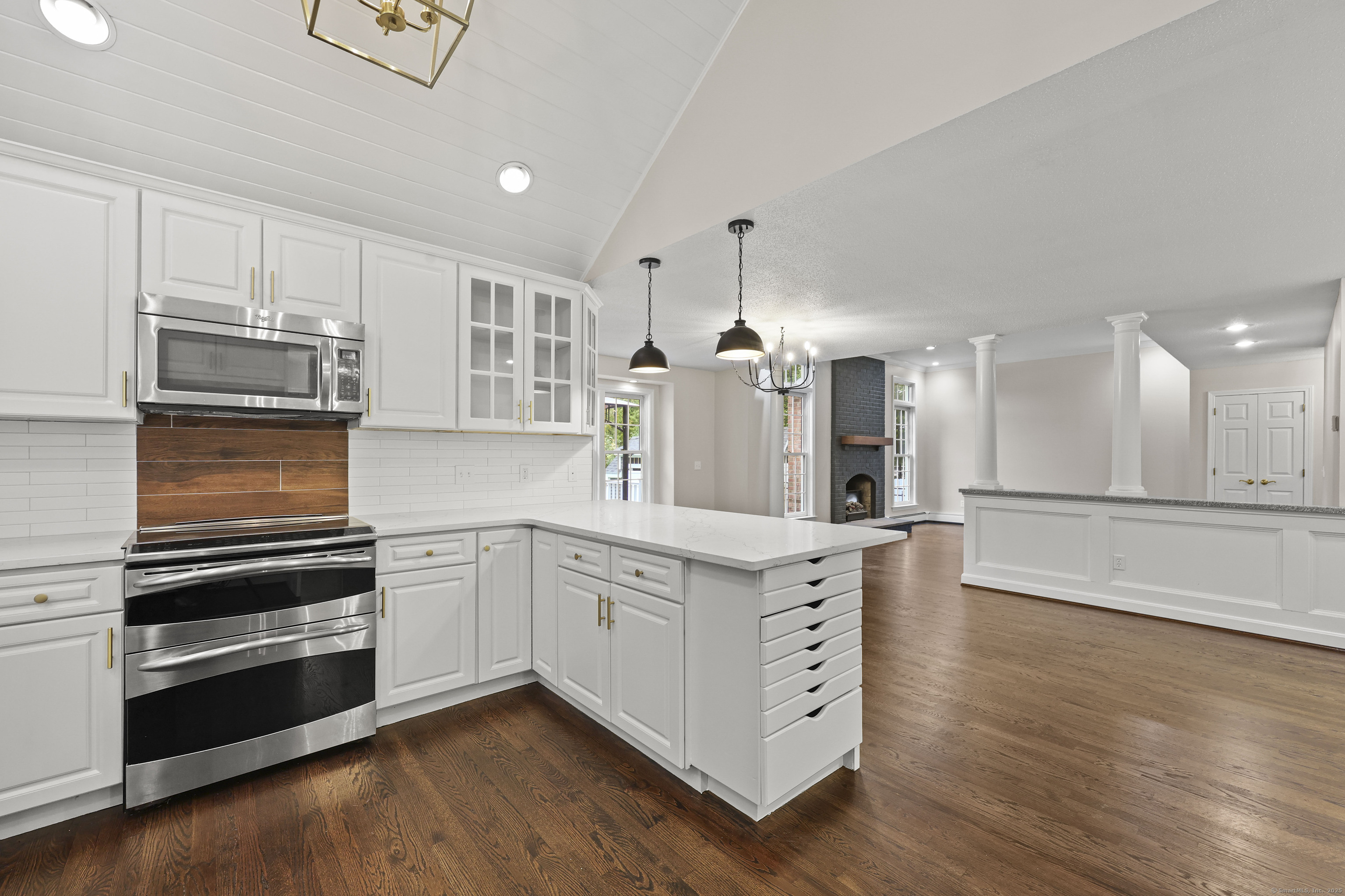 643 Burnham Street West