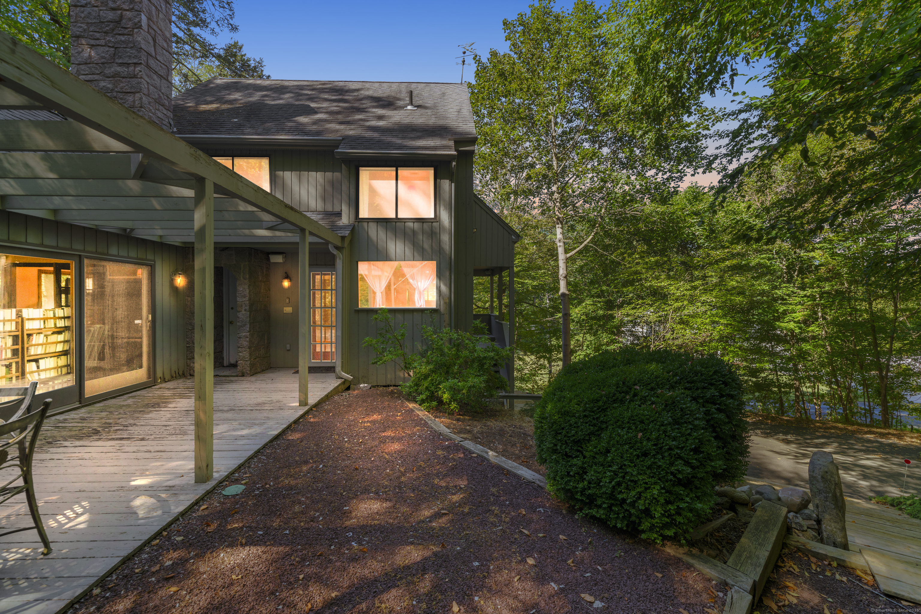817 Lake Drive