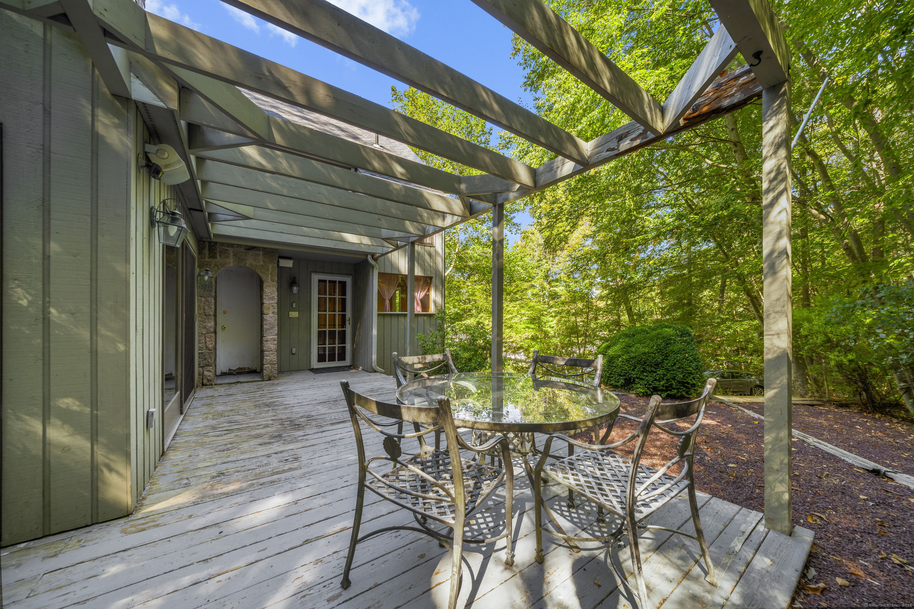 817 Lake Drive