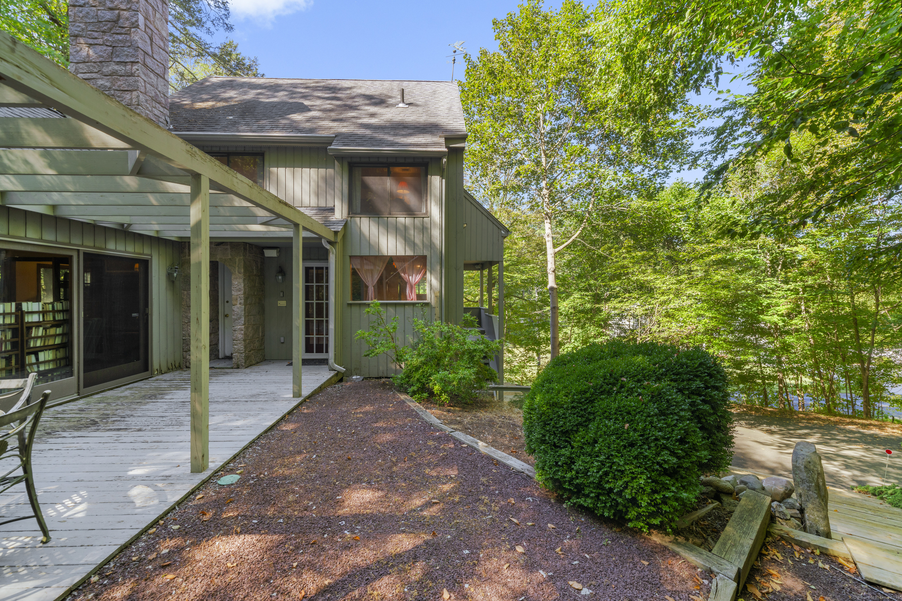 817 Lake Drive