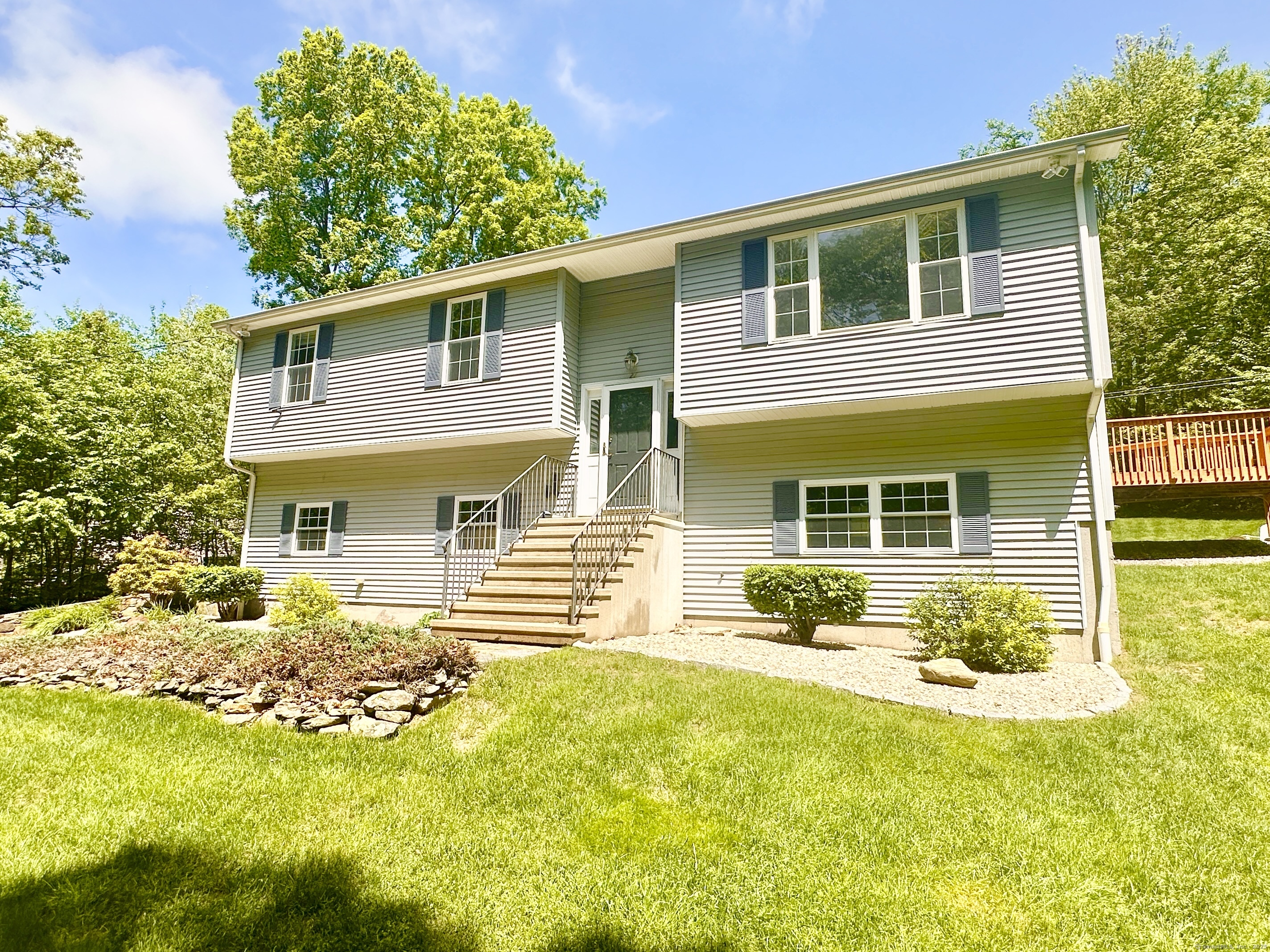 Property for Sale at Fieldstone Terrace, Naugatuck, Connecticut - Bedrooms: 3 
Bathrooms: 2 
Rooms: 6  - $484,999