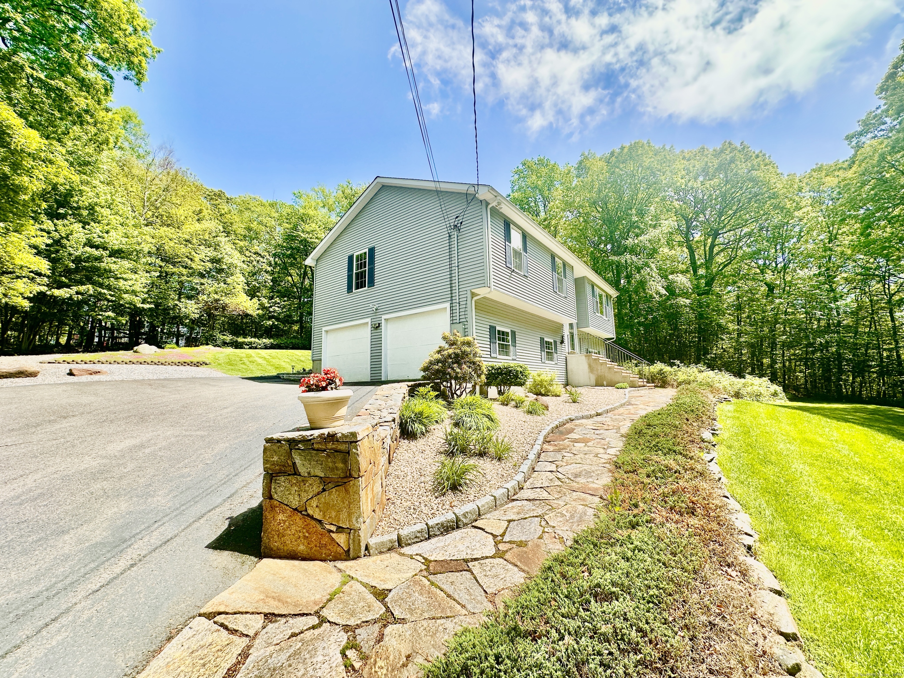 27 Fieldstone Terrace