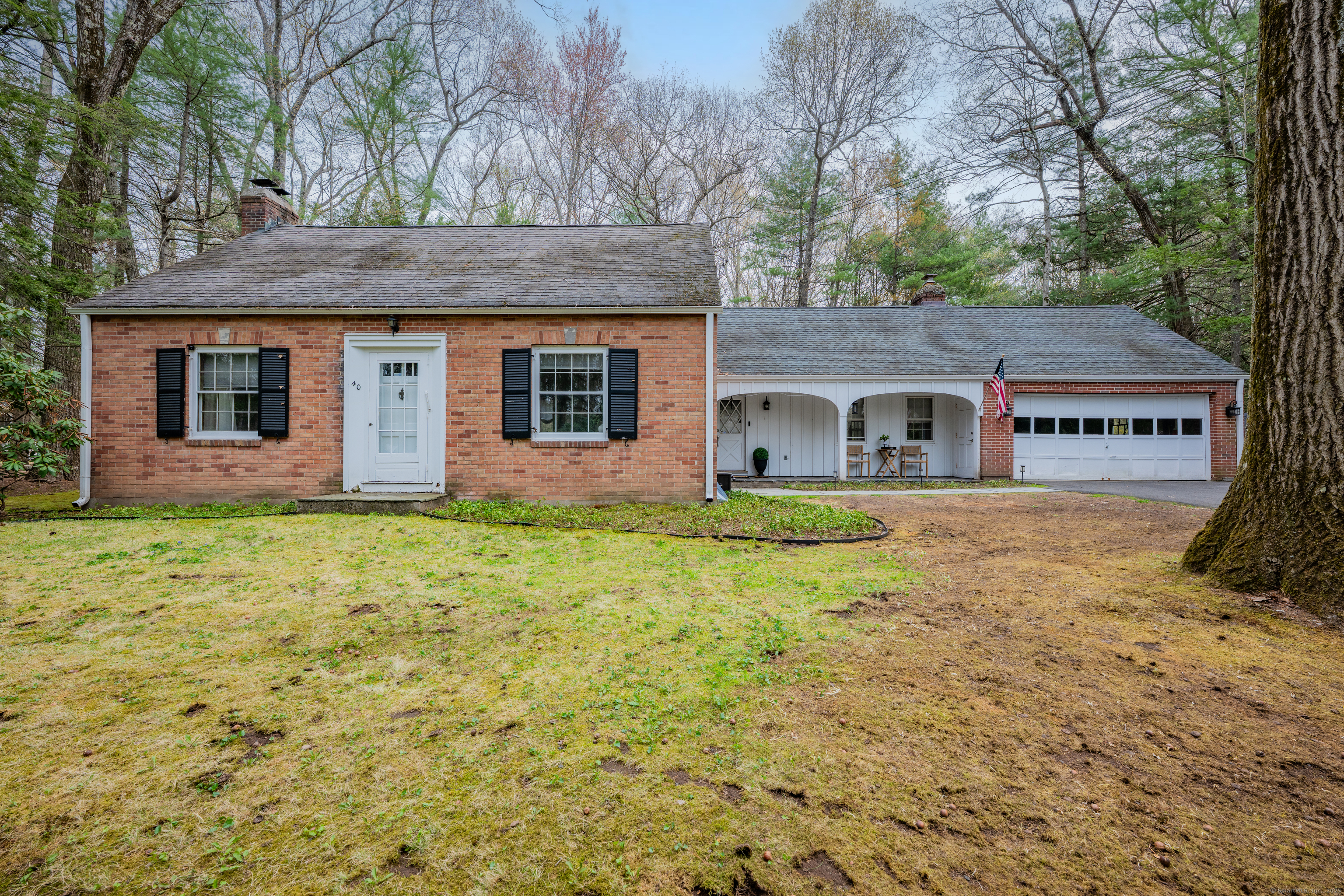 Climax Road, Simsbury, Connecticut - 2 Bedrooms  
2 Bathrooms  
7 Rooms - 