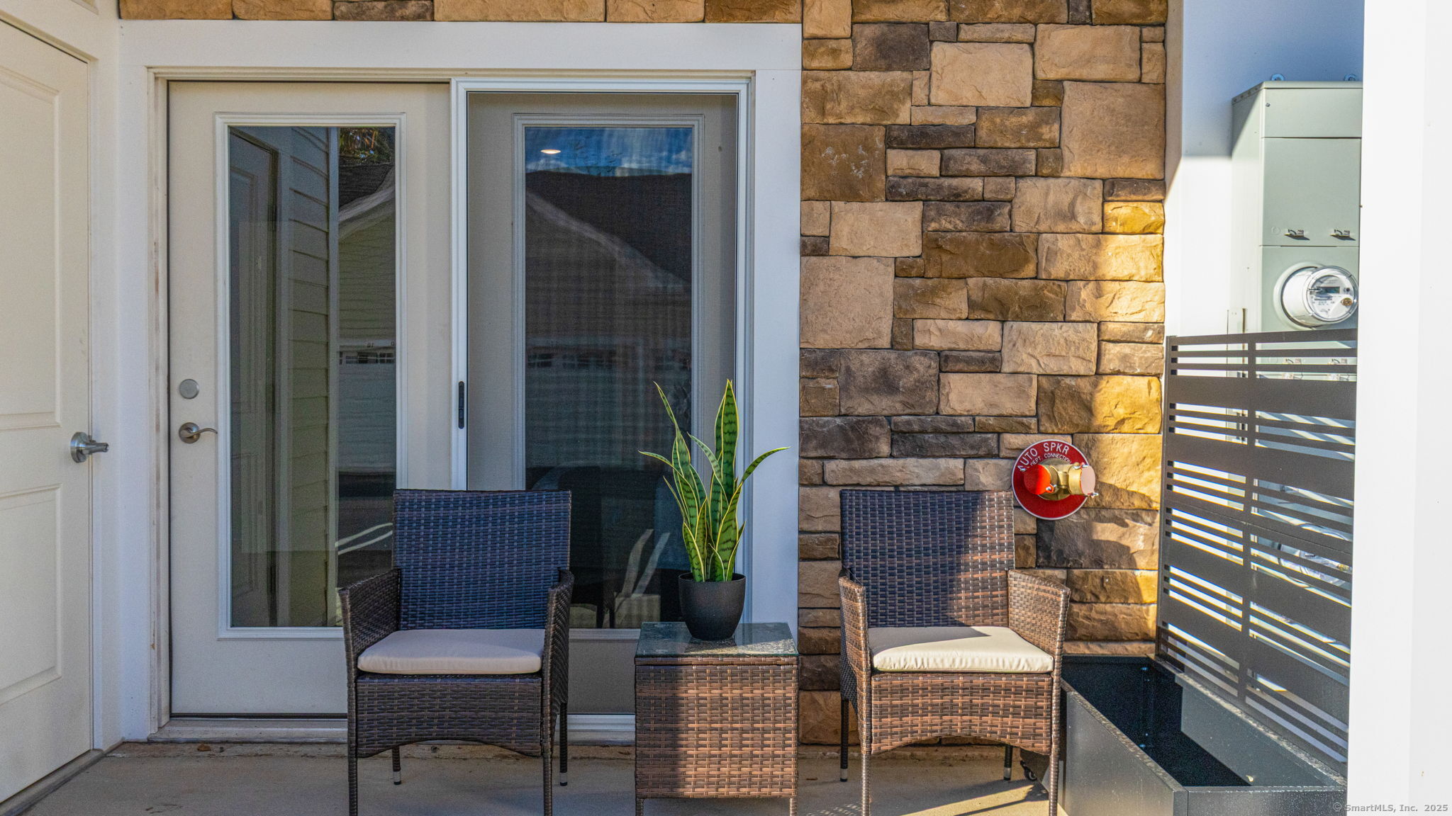 Berlin, Connecticut 06037, United States, 2 Bedrooms Bedrooms, ,2 BathroomsBathrooms,Residential,Active,236395