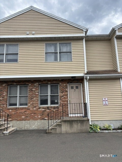 Condo For Sale - 39 Stuart Avenue #5<br/> Norwalk, CT 06850