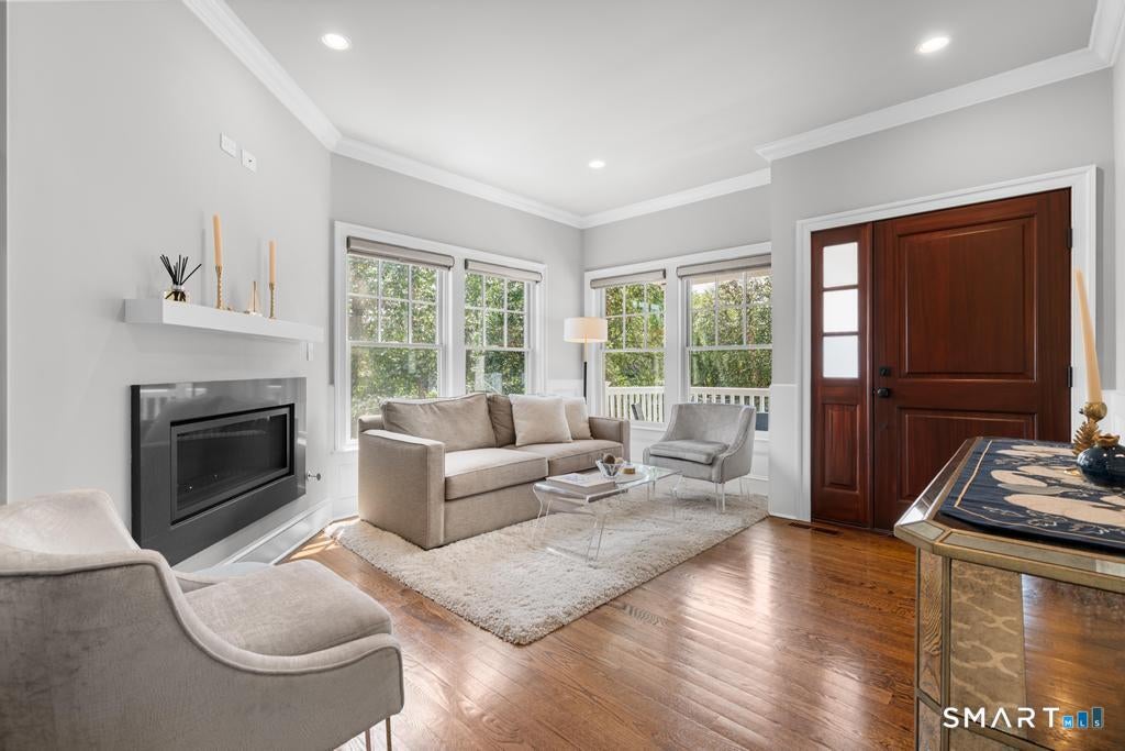 16 Hawthorne Street South A