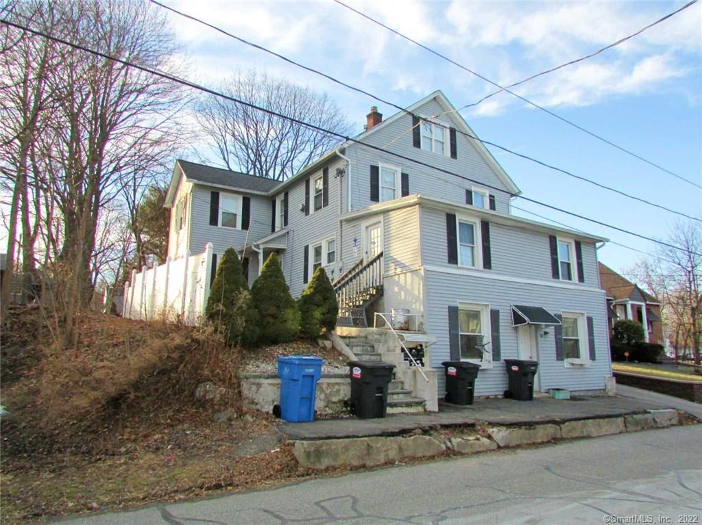 28 French Street 2, Torrington, Connecticut - 2 Bedrooms  
1 Bathrooms  
4 Rooms - 