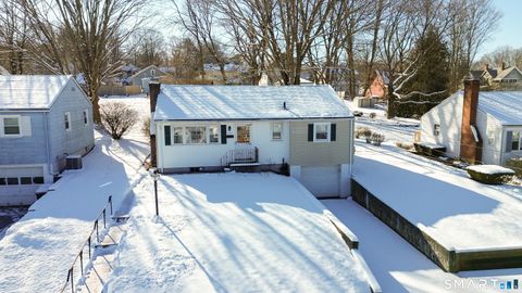 Photo of 141 Orchard Street, Meriden, CT 06450 (MLS # 24151624)