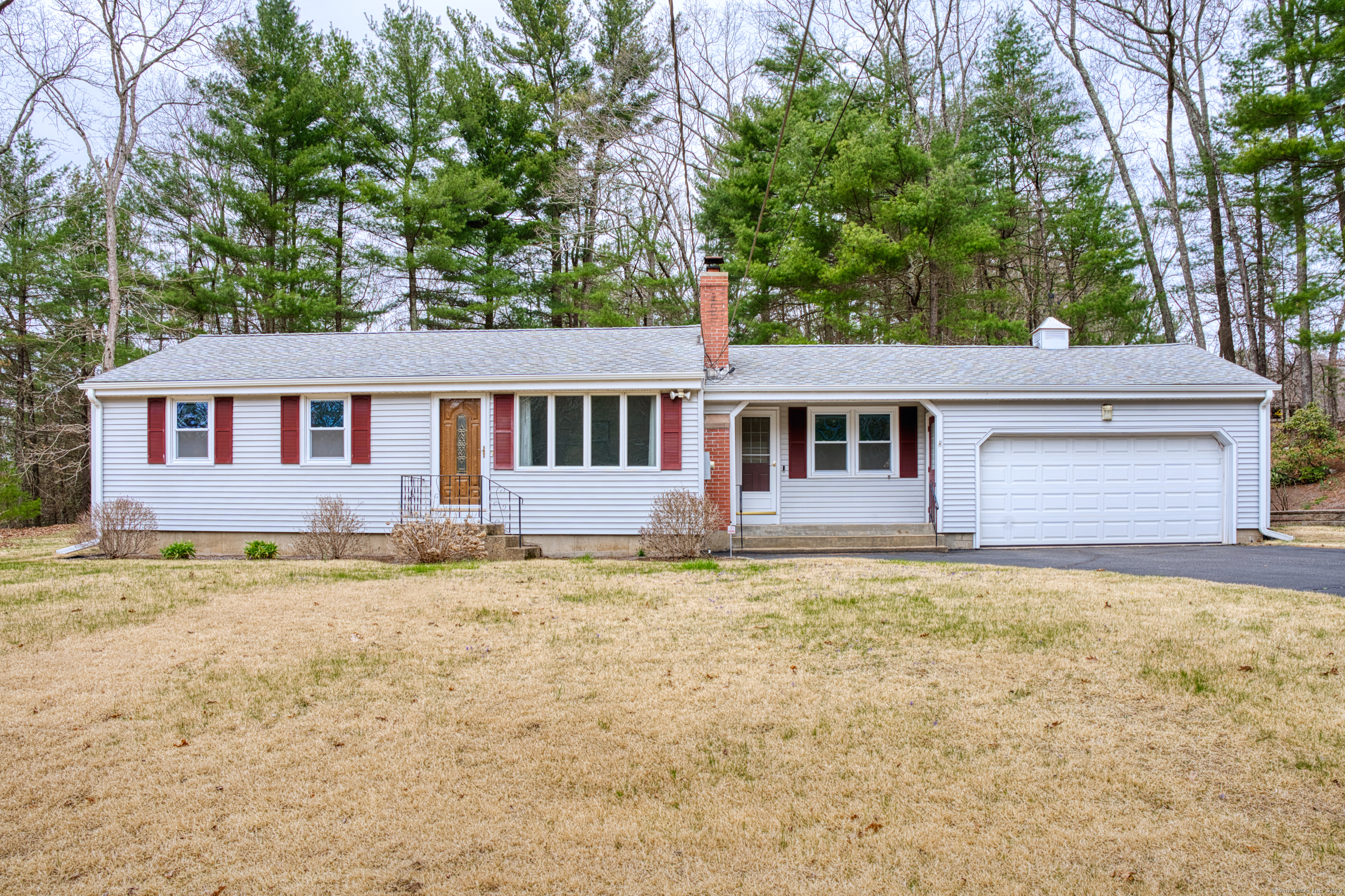 Tolland Stage Road, Tolland, Connecticut - 3 Bedrooms  
1 Bathrooms  
6 Rooms - 