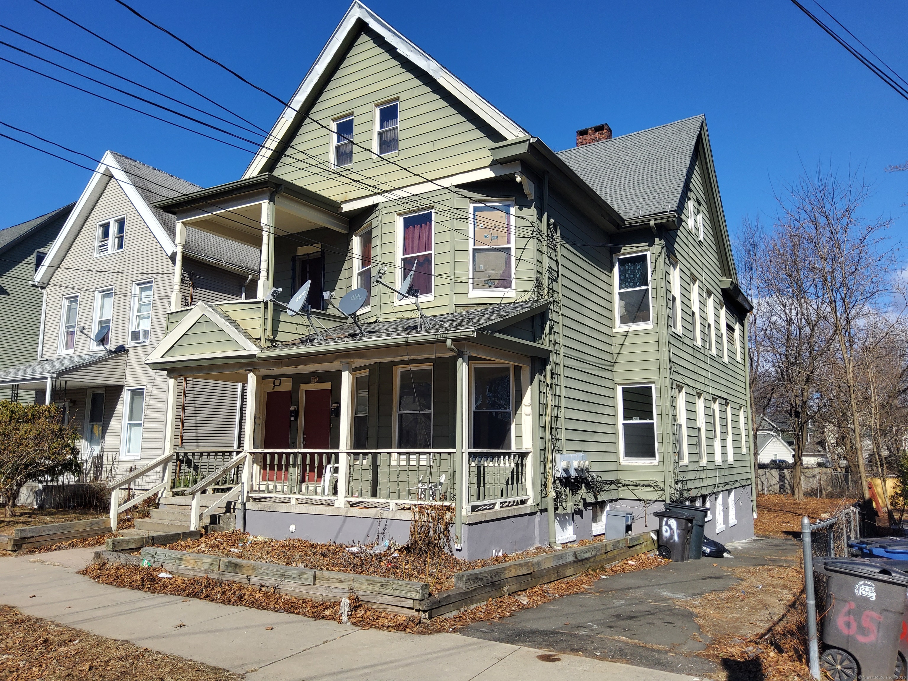 Henry Street, New Haven, Connecticut - 8 Bedrooms  
3 Bathrooms  
14 Rooms - 