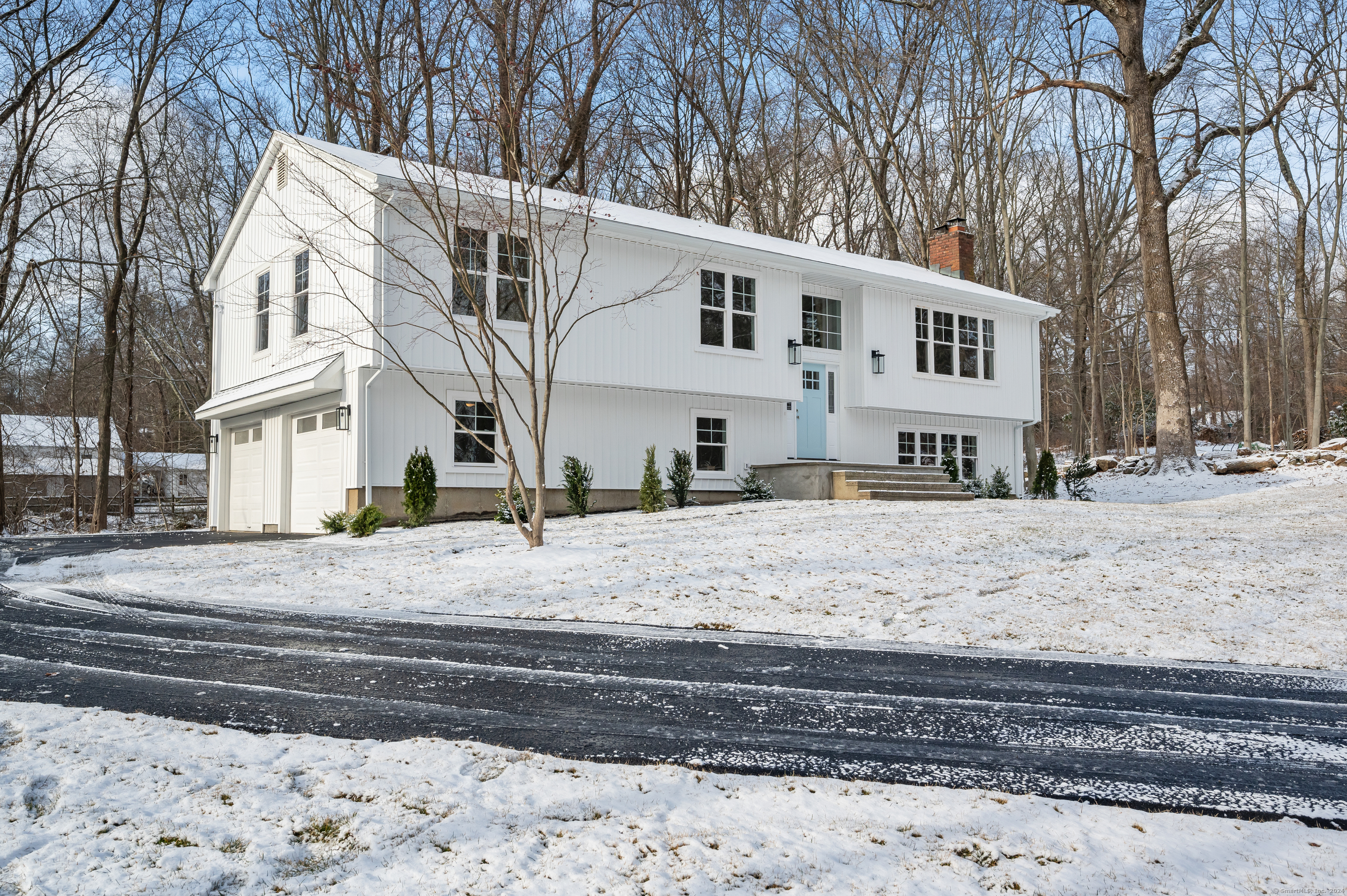 15 Senior Drive, Easton, Connecticut - 3 Bedrooms  
3 Bathrooms  
10 Rooms - 