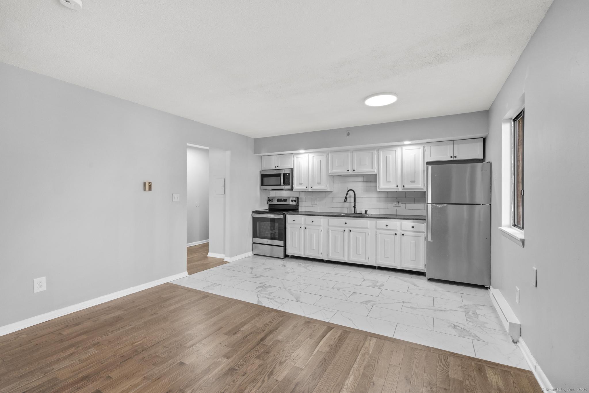 Woodward Avenue 6, New Haven, Connecticut - 2 Bedrooms  
1 Bathrooms  
4 Rooms - 