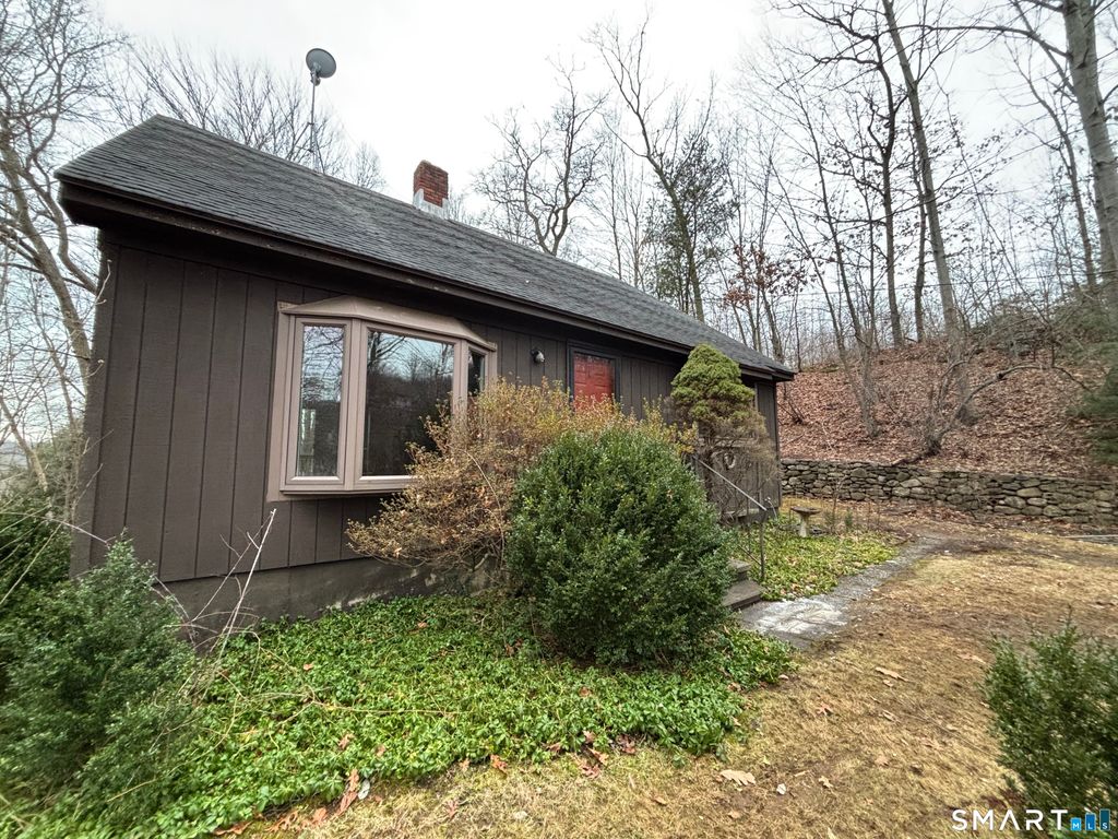 Photo of 26 Village Circle, Naugatuck, CT 06770 (MLS # 24149220)