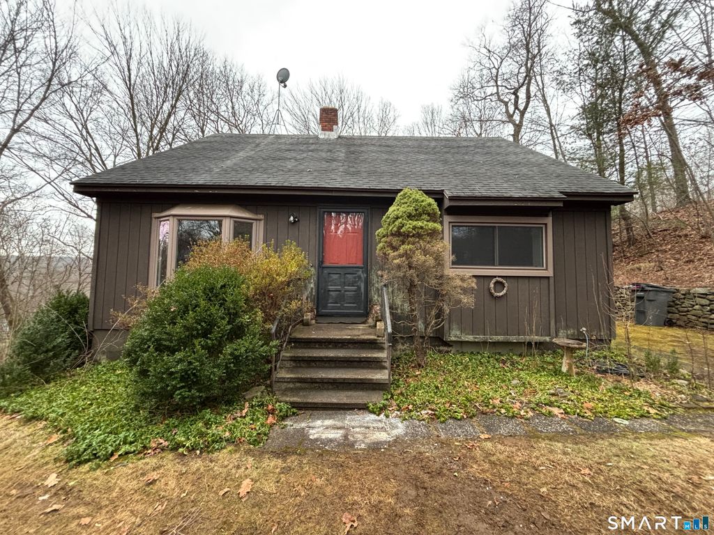 Photo of 26 Village Circle, Naugatuck, CT 06770 (MLS # 24149220)