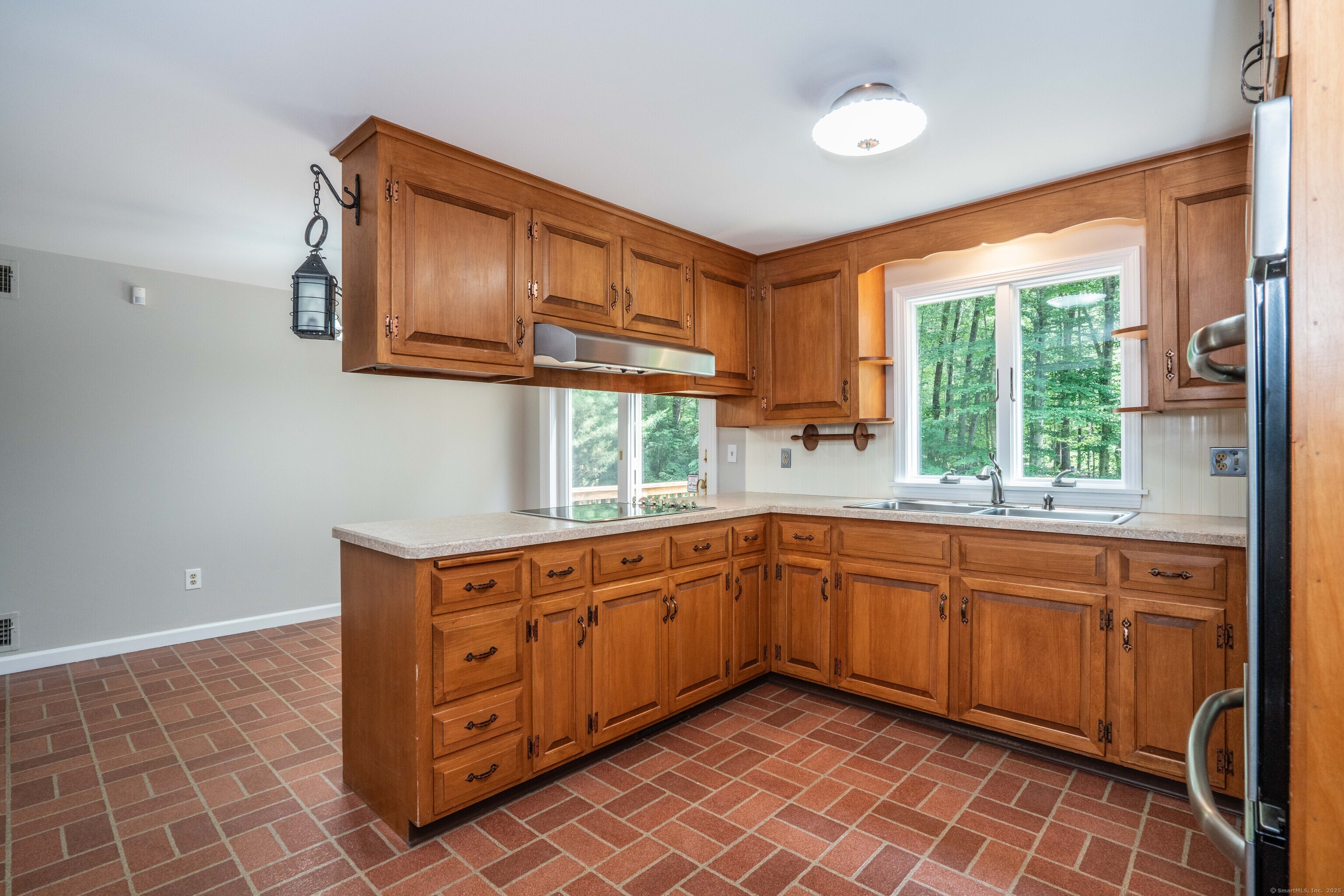 Glastonbury, Connecticut 06033, United States, 4 Bedrooms Bedrooms, ,3 BathroomsBathrooms,Residential,Pending,143426