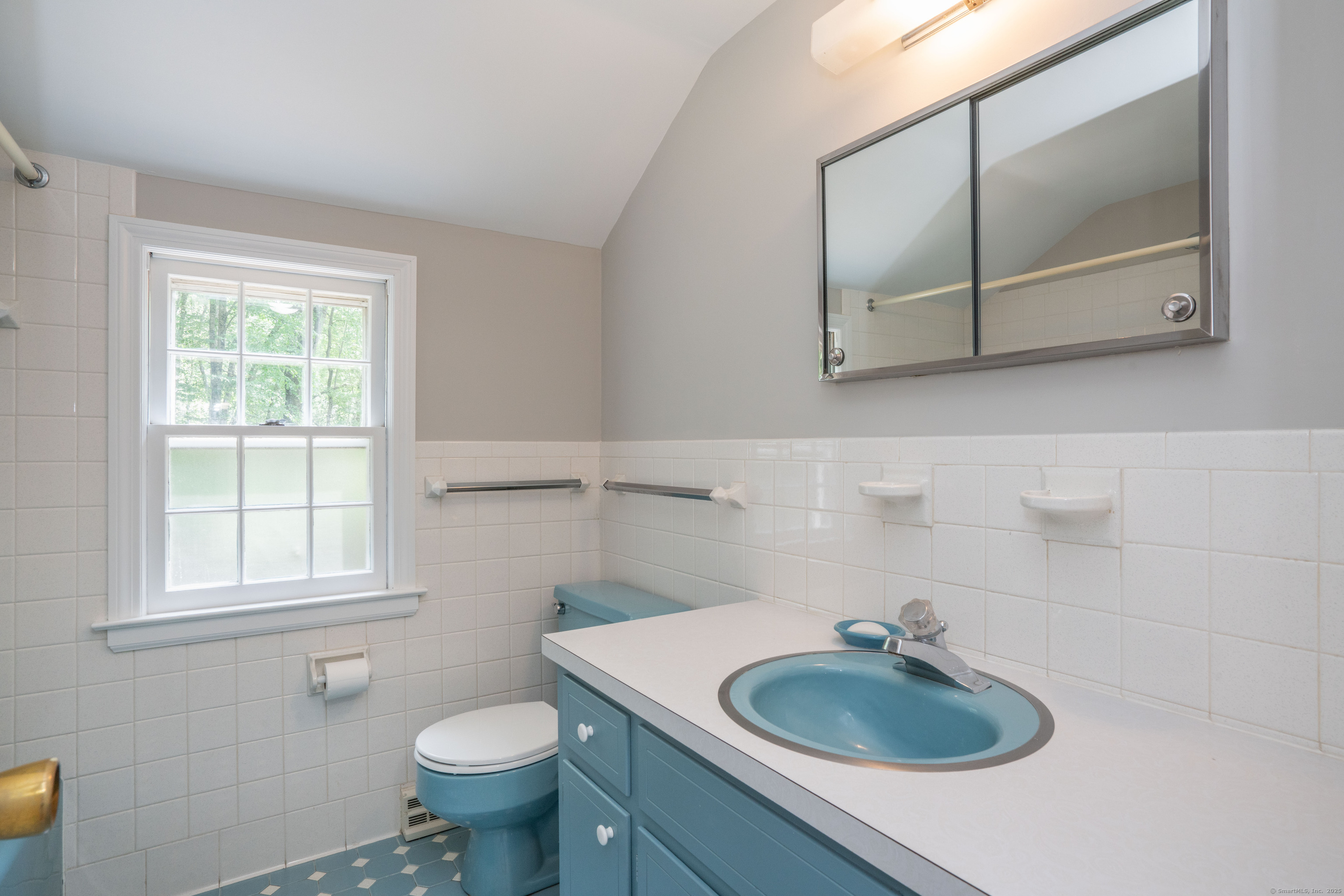 Glastonbury, Connecticut 06033, United States, 4 Bedrooms Bedrooms, ,3 BathroomsBathrooms,Residential,Pending,143426