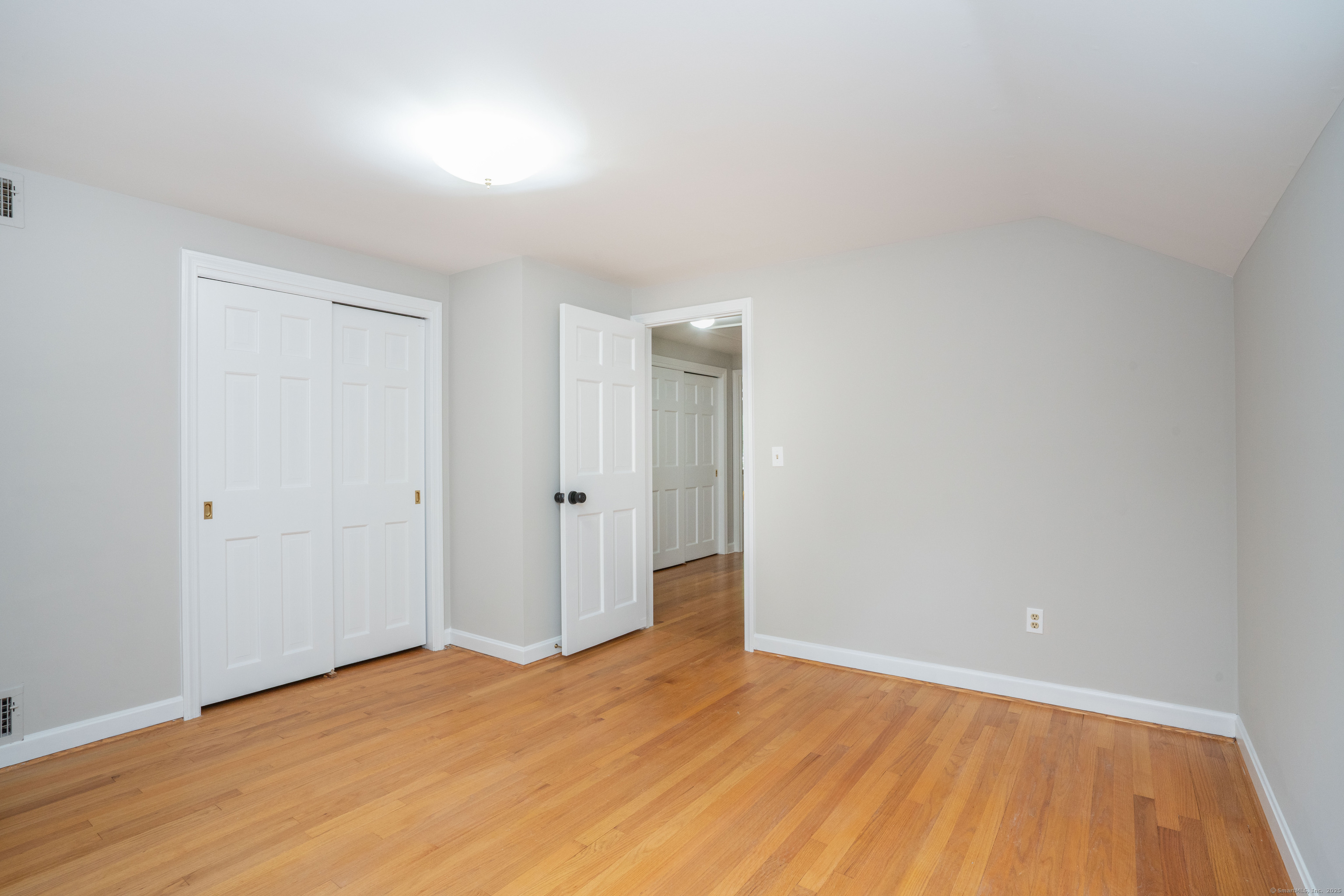 Glastonbury, Connecticut 06033, United States, 4 Bedrooms Bedrooms, ,3 BathroomsBathrooms,Residential,Pending,143426