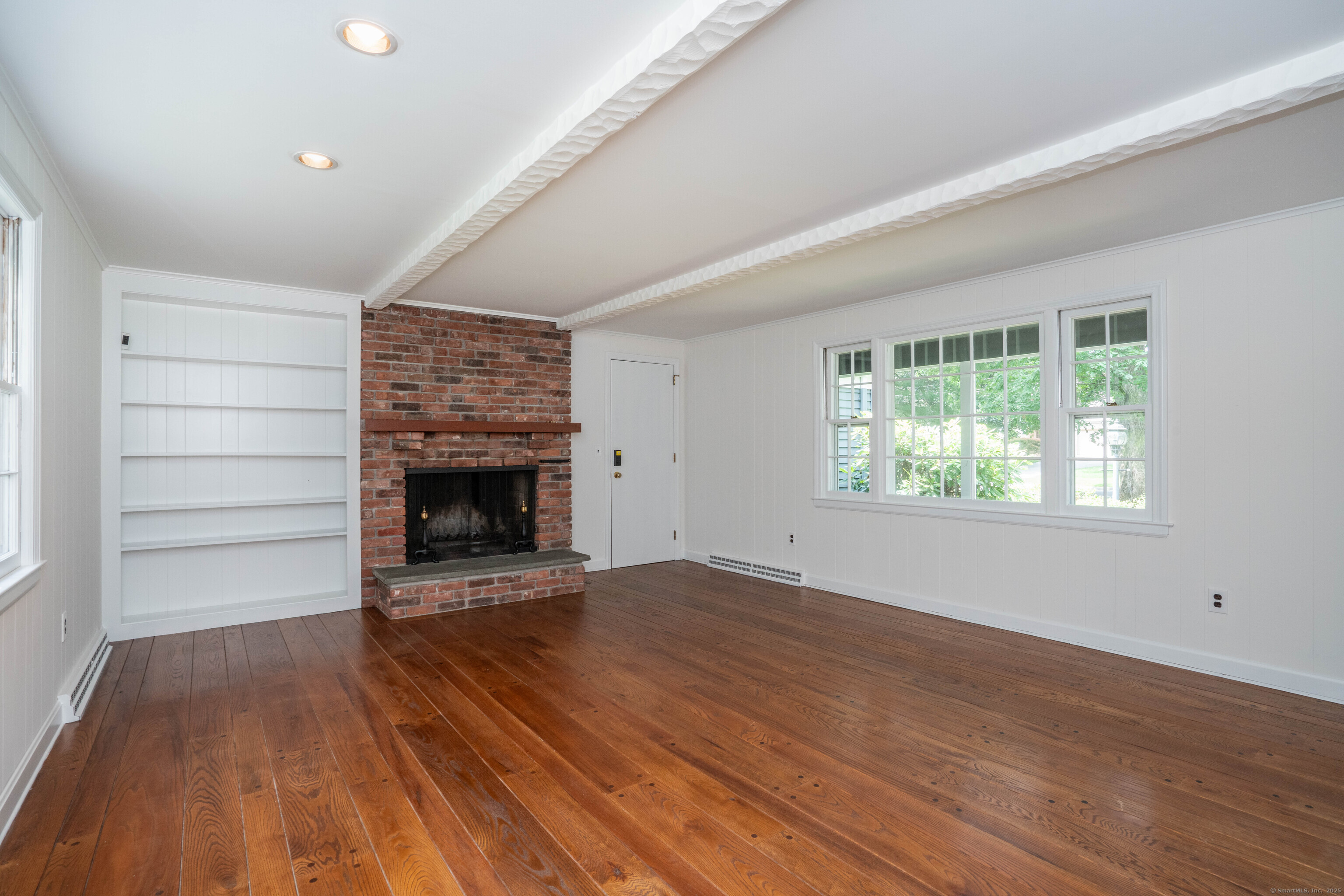 Glastonbury, Connecticut 06033, United States, 4 Bedrooms Bedrooms, ,3 BathroomsBathrooms,Residential,Pending,143426