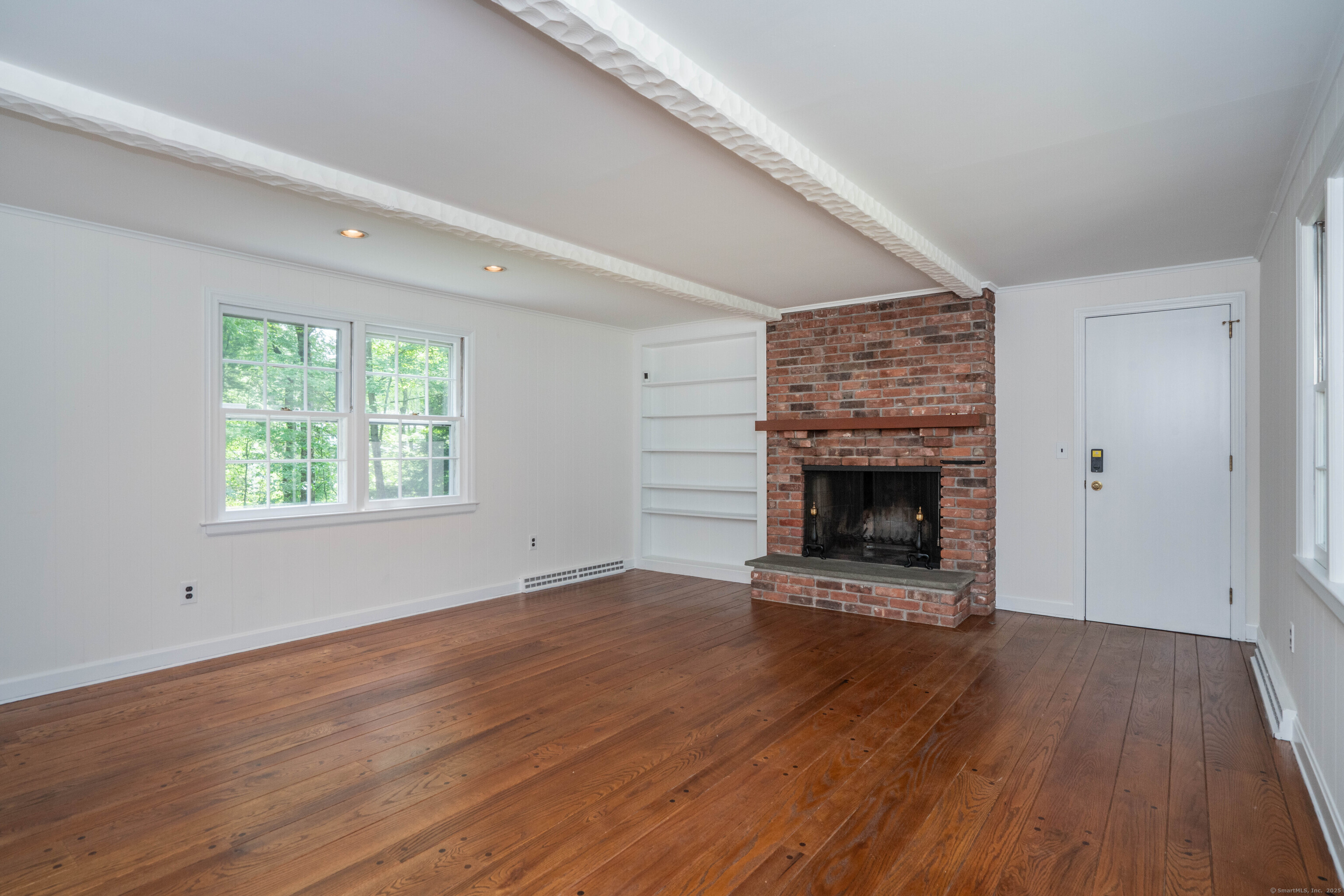 Glastonbury, Connecticut 06033, United States, 4 Bedrooms Bedrooms, ,3 BathroomsBathrooms,Residential,Pending,143426