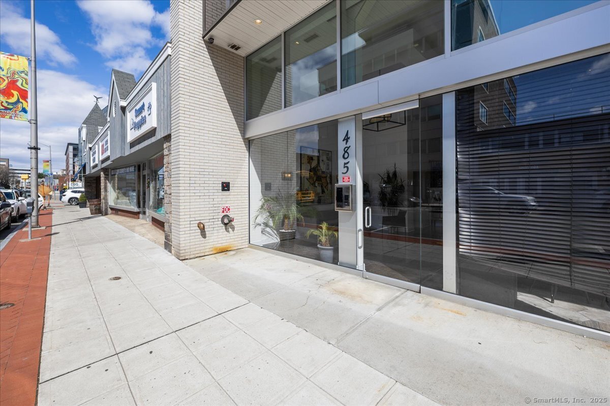 Summer Street 312, Stamford, Connecticut - 1 Bedrooms  
1 Bathrooms  
4 Rooms - 