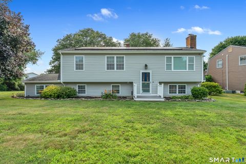 Photo of 18 High Ridge Drive, Waterford, CT 06385 (MLS # 24191990)