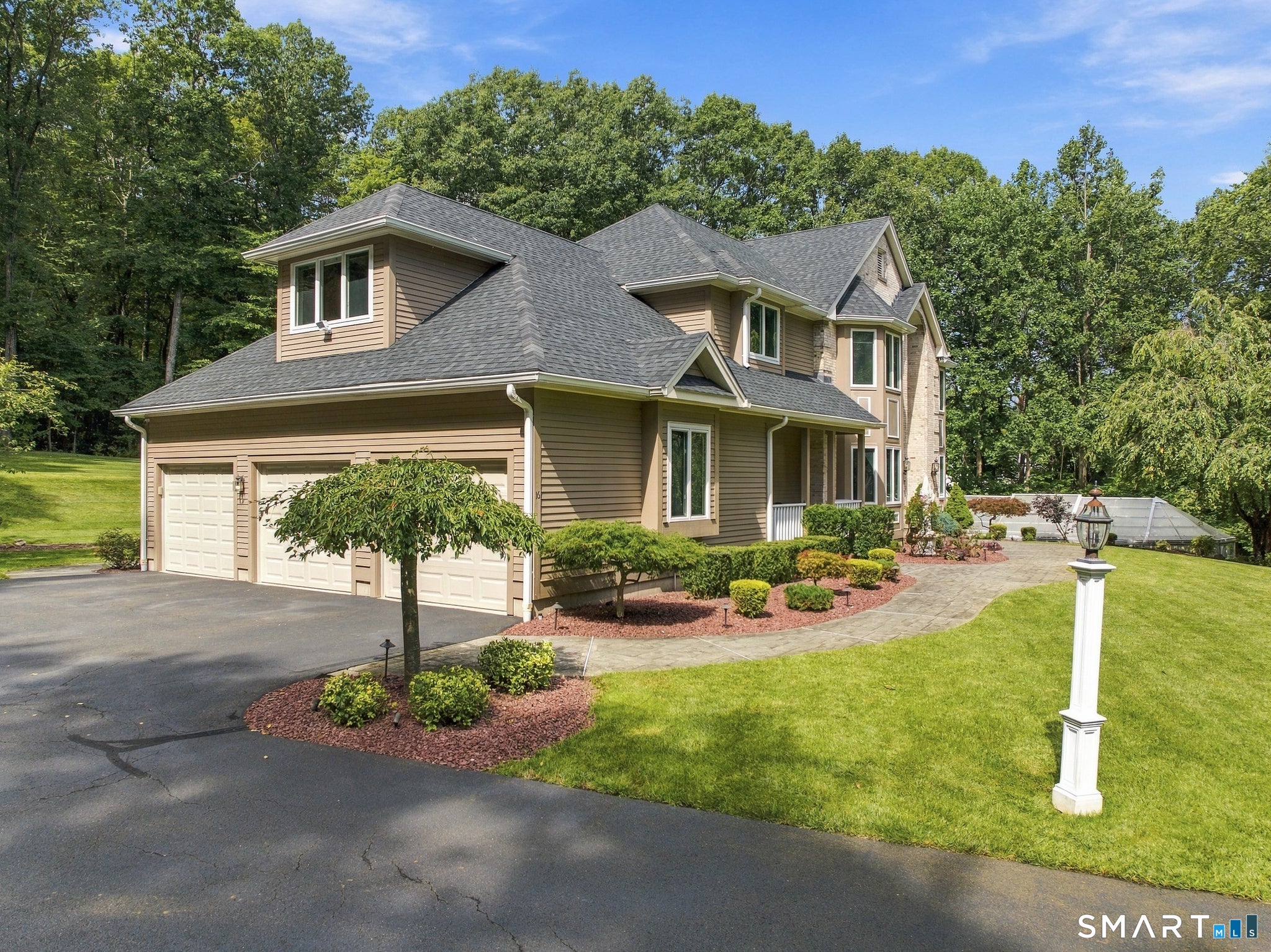16 Mountaincrest Drive