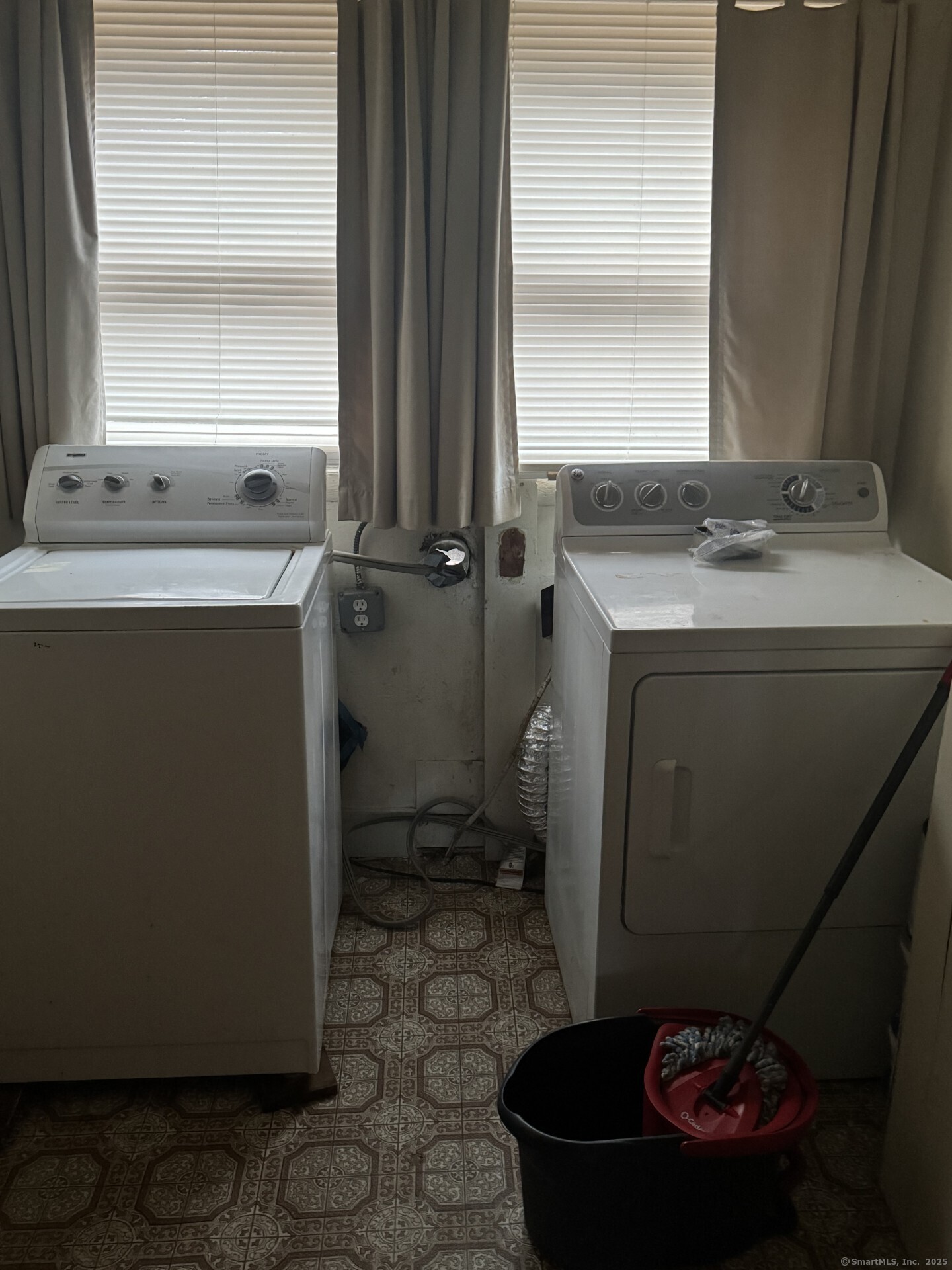 353 Elm Street, Windsor Locks, Connecticut image 6