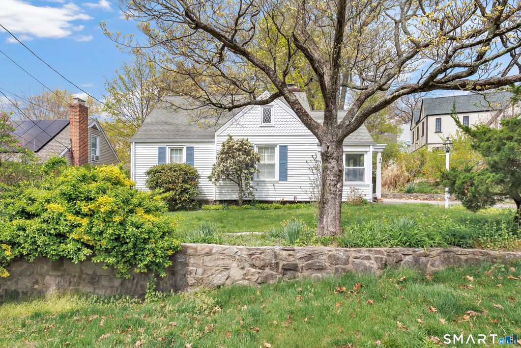 Photo of 5 Fairfield Terrace, Norwalk, CT 06851 (MLS # 24170491)