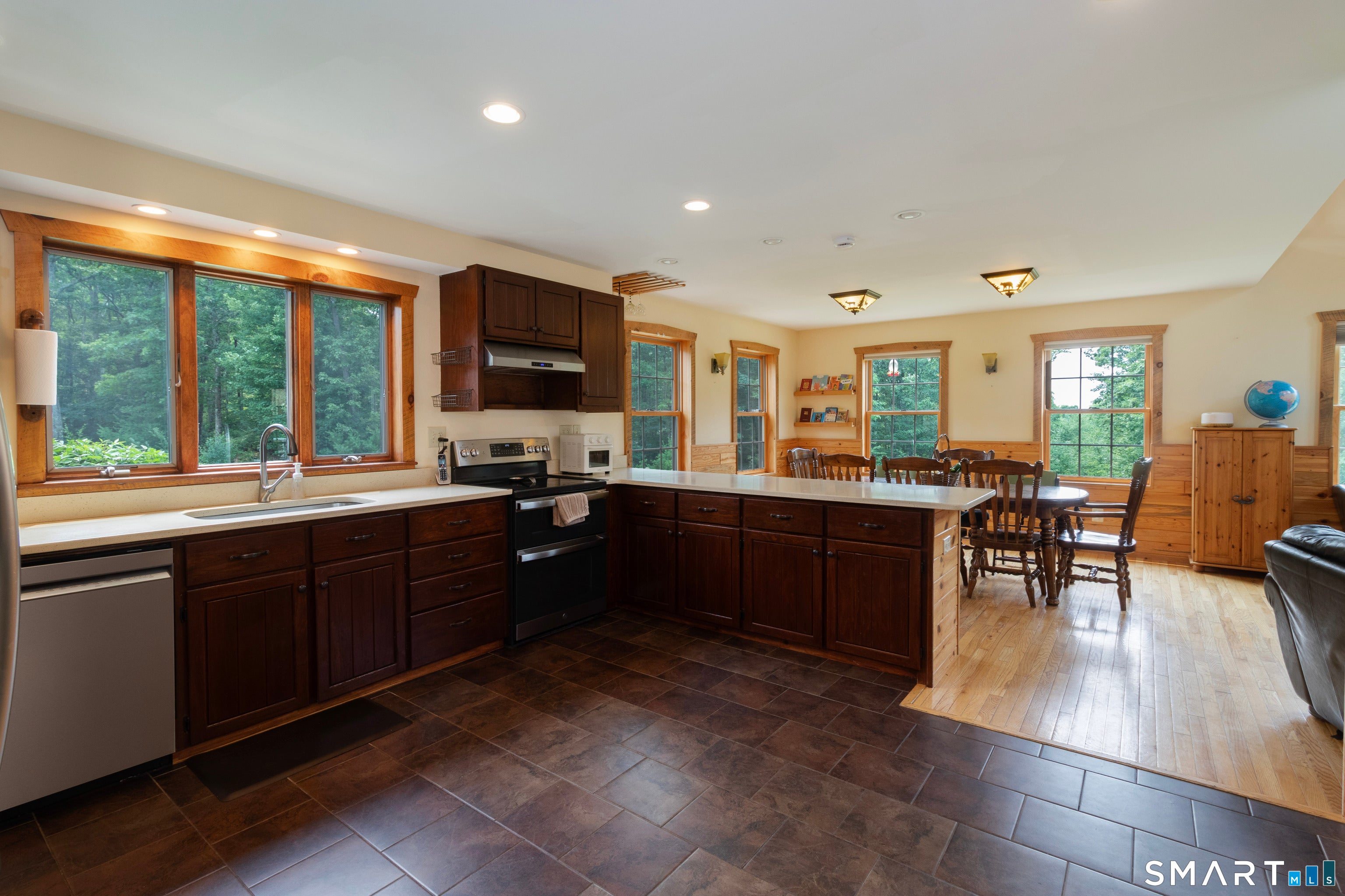 13 Woodridge Drive