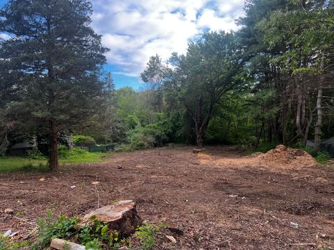 Photo of 61 Fort Shantok Road, Montville, CT 06382 (MLS # 24144356)