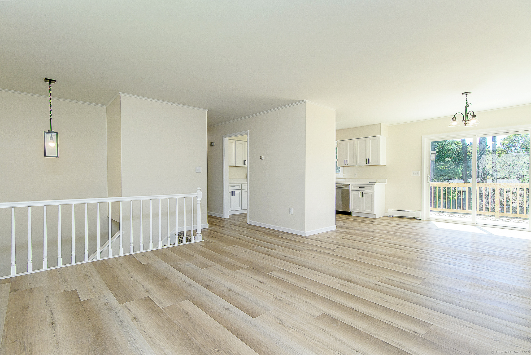 Killingly, Connecticut 06239, United States, 3 Bedrooms Bedrooms, ,2 BathroomsBathrooms,Residential,Pending,201609