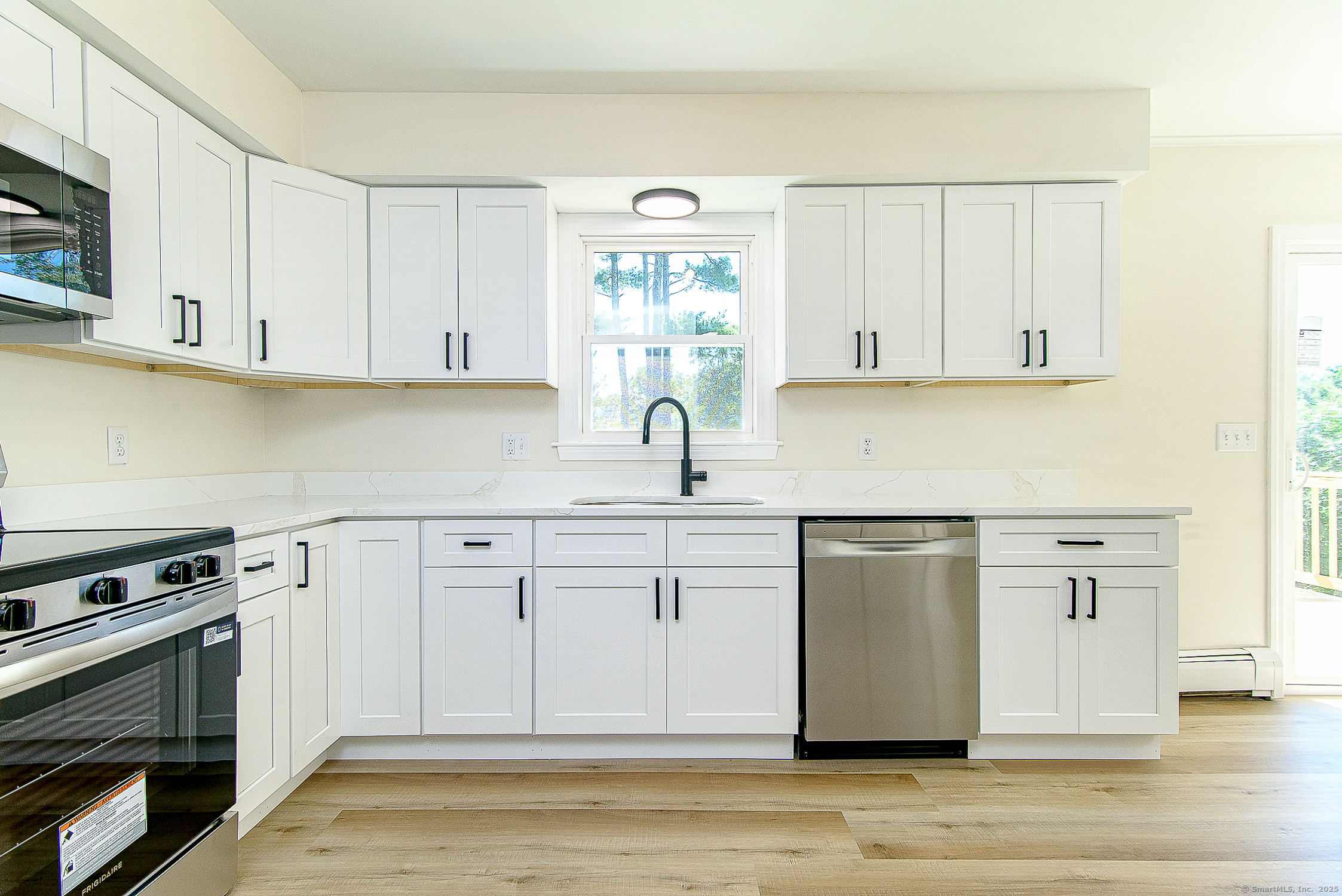 Killingly, Connecticut 06239, United States, 3 Bedrooms Bedrooms, ,2 BathroomsBathrooms,Residential,Pending,201609