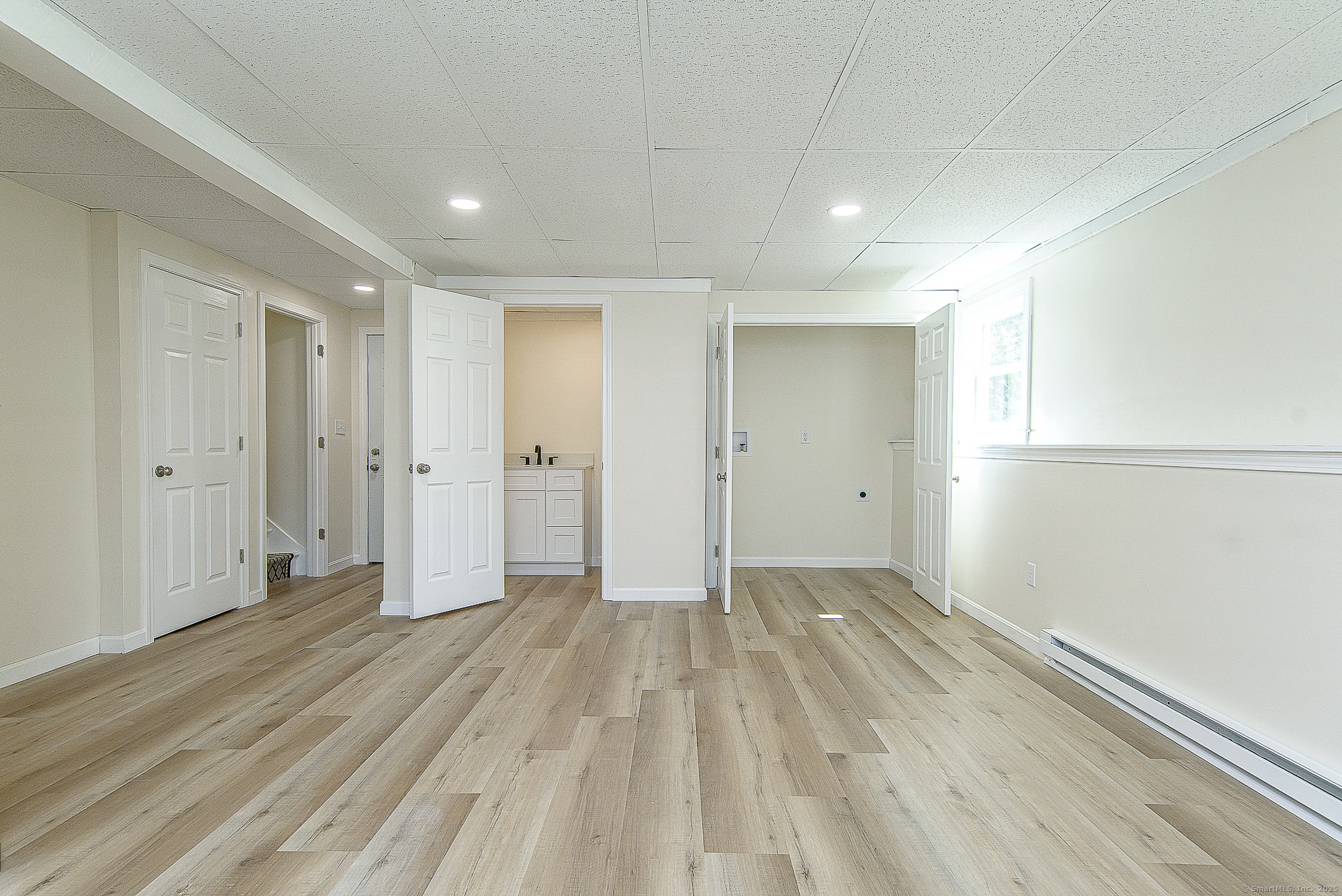 Killingly, Connecticut 06239, United States, 3 Bedrooms Bedrooms, ,2 BathroomsBathrooms,Residential,Pending,201609