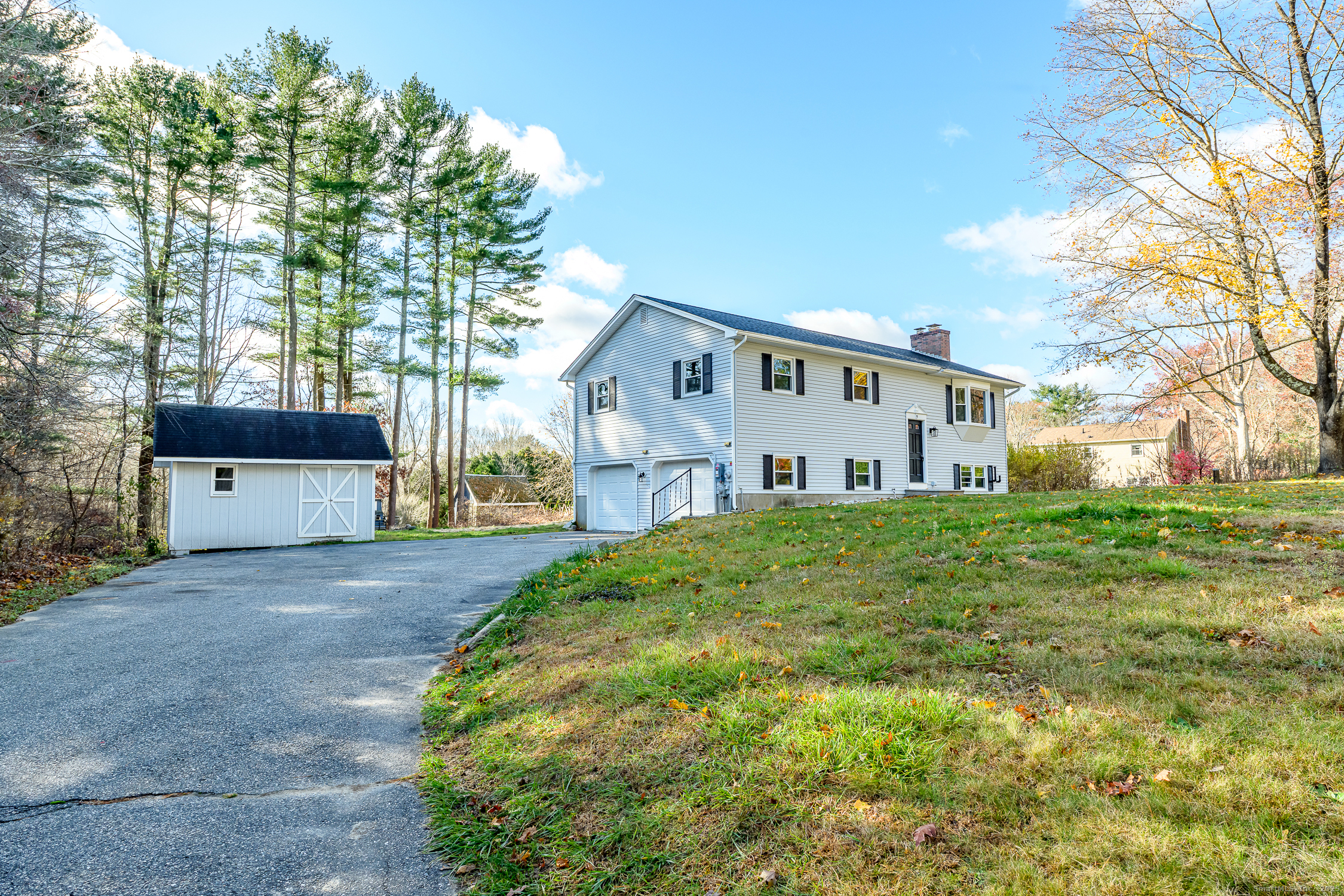 Killingly, Connecticut 06239, United States, 3 Bedrooms Bedrooms, ,2 BathroomsBathrooms,Residential,Pending,201609