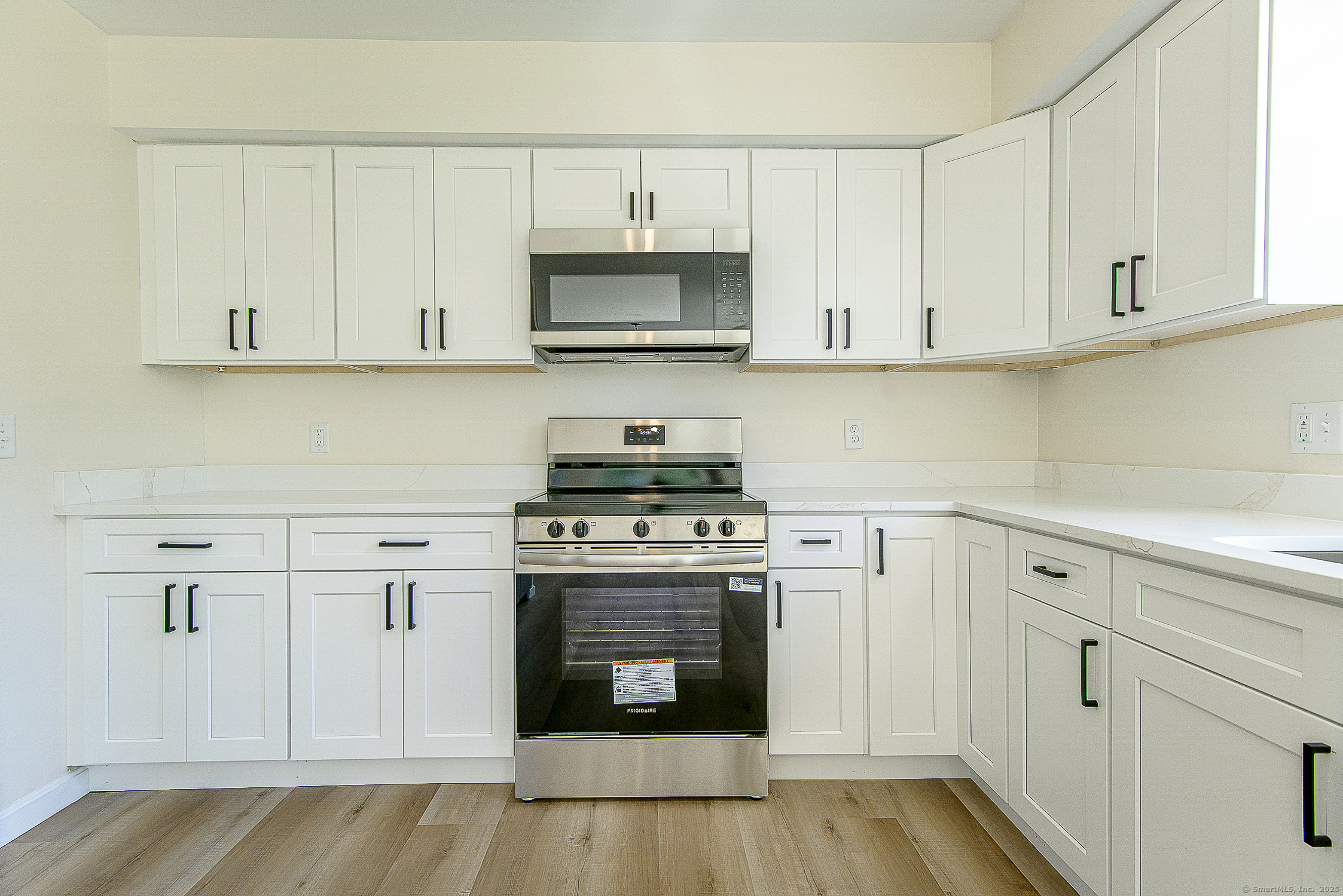 Killingly, Connecticut 06239, United States, 3 Bedrooms Bedrooms, ,2 BathroomsBathrooms,Residential,Pending,201609