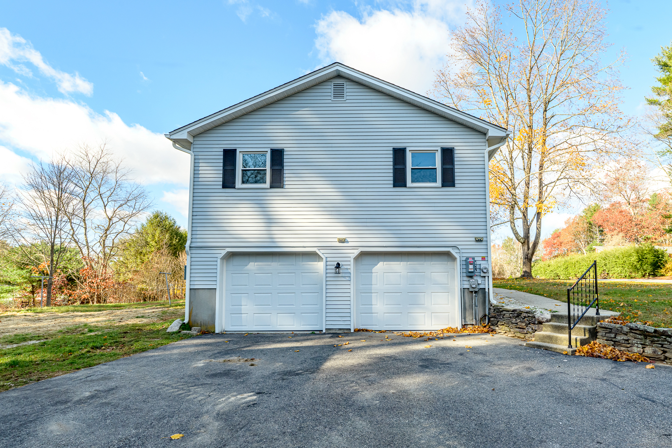 Killingly, Connecticut 06239, United States, 3 Bedrooms Bedrooms, ,2 BathroomsBathrooms,Residential,Pending,201609