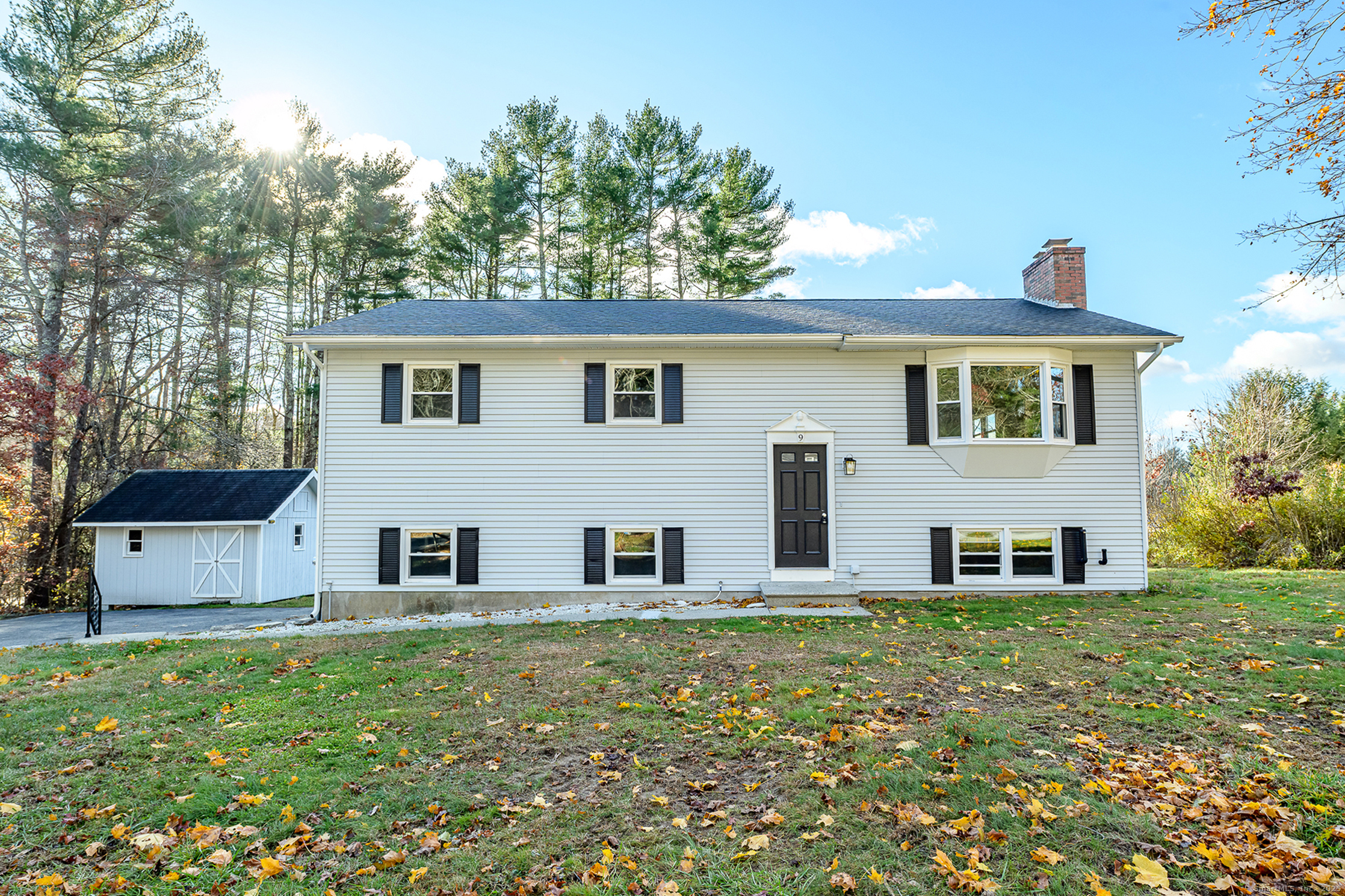 Killingly, Connecticut 06239, United States, 3 Bedrooms Bedrooms, ,2 BathroomsBathrooms,Residential,Pending,201609