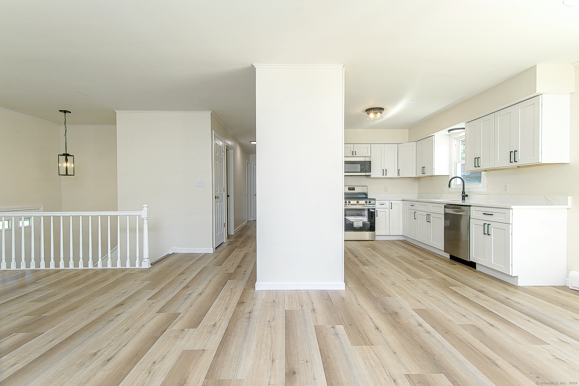 Killingly, Connecticut 06239, United States, 3 Bedrooms Bedrooms, ,2 BathroomsBathrooms,Residential,Pending,201609