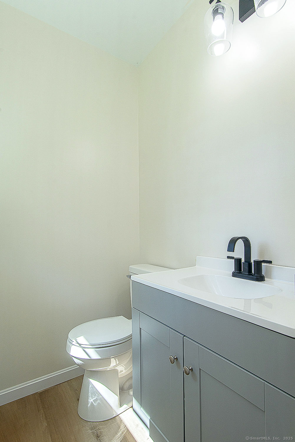 Killingly, Connecticut 06239, United States, 3 Bedrooms Bedrooms, ,2 BathroomsBathrooms,Residential,Pending,201609