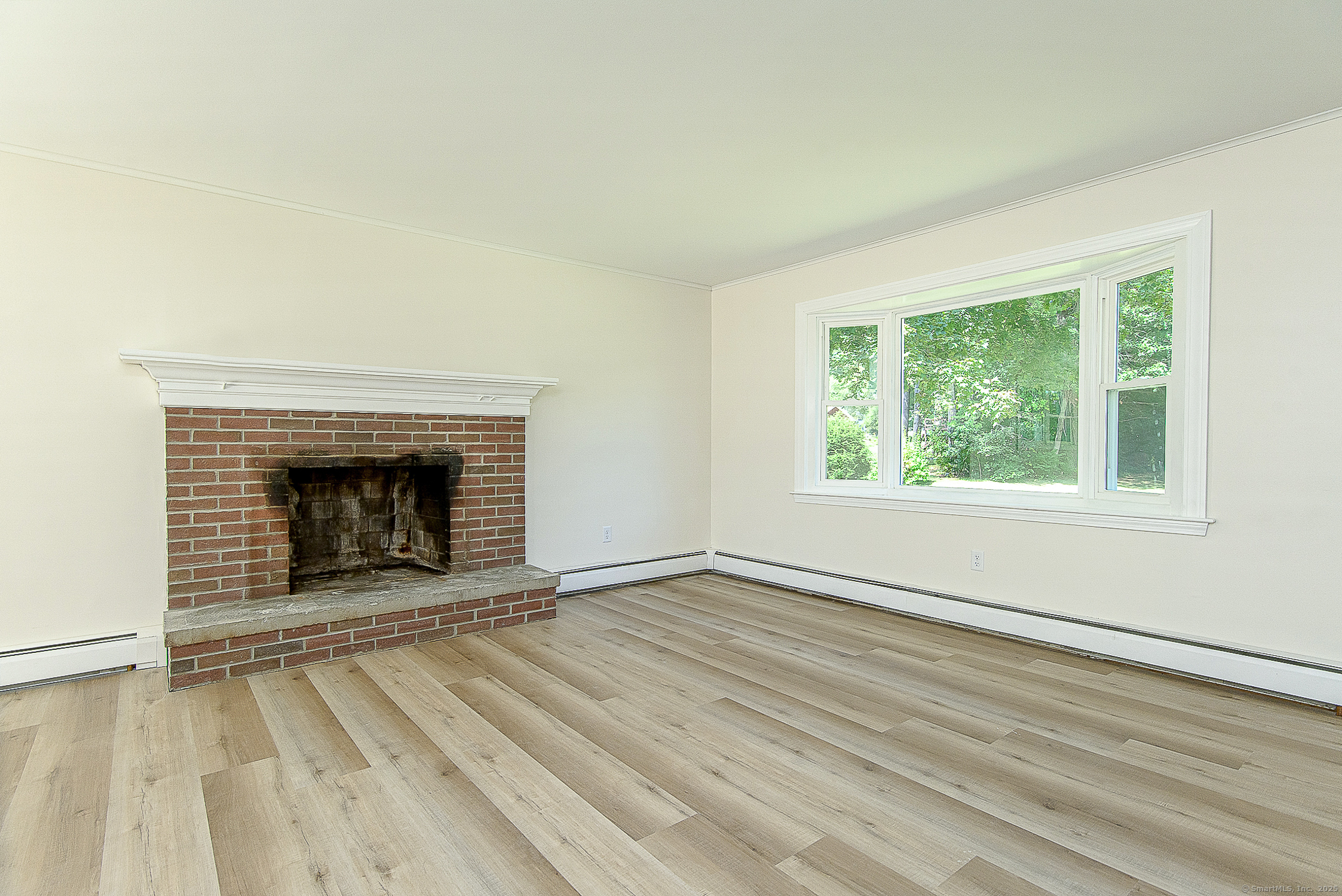 Killingly, Connecticut 06239, United States, 3 Bedrooms Bedrooms, ,2 BathroomsBathrooms,Residential,Pending,201609