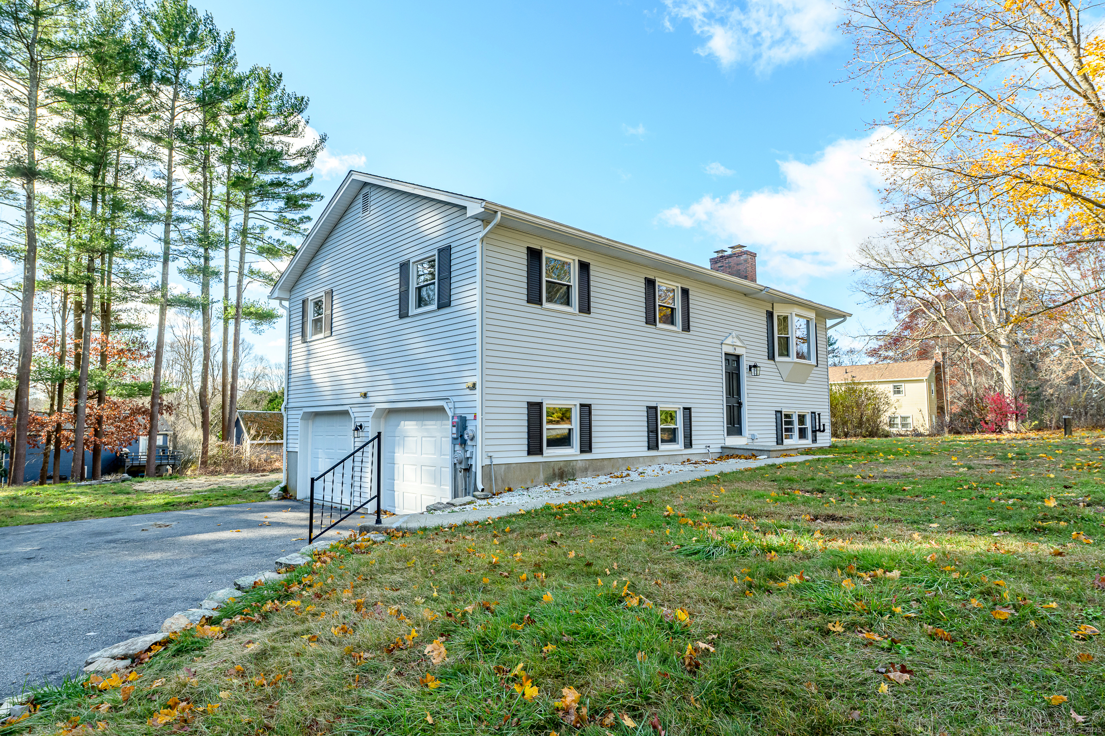 Killingly, Connecticut 06239, United States, 3 Bedrooms Bedrooms, ,2 BathroomsBathrooms,Residential,Pending,201609