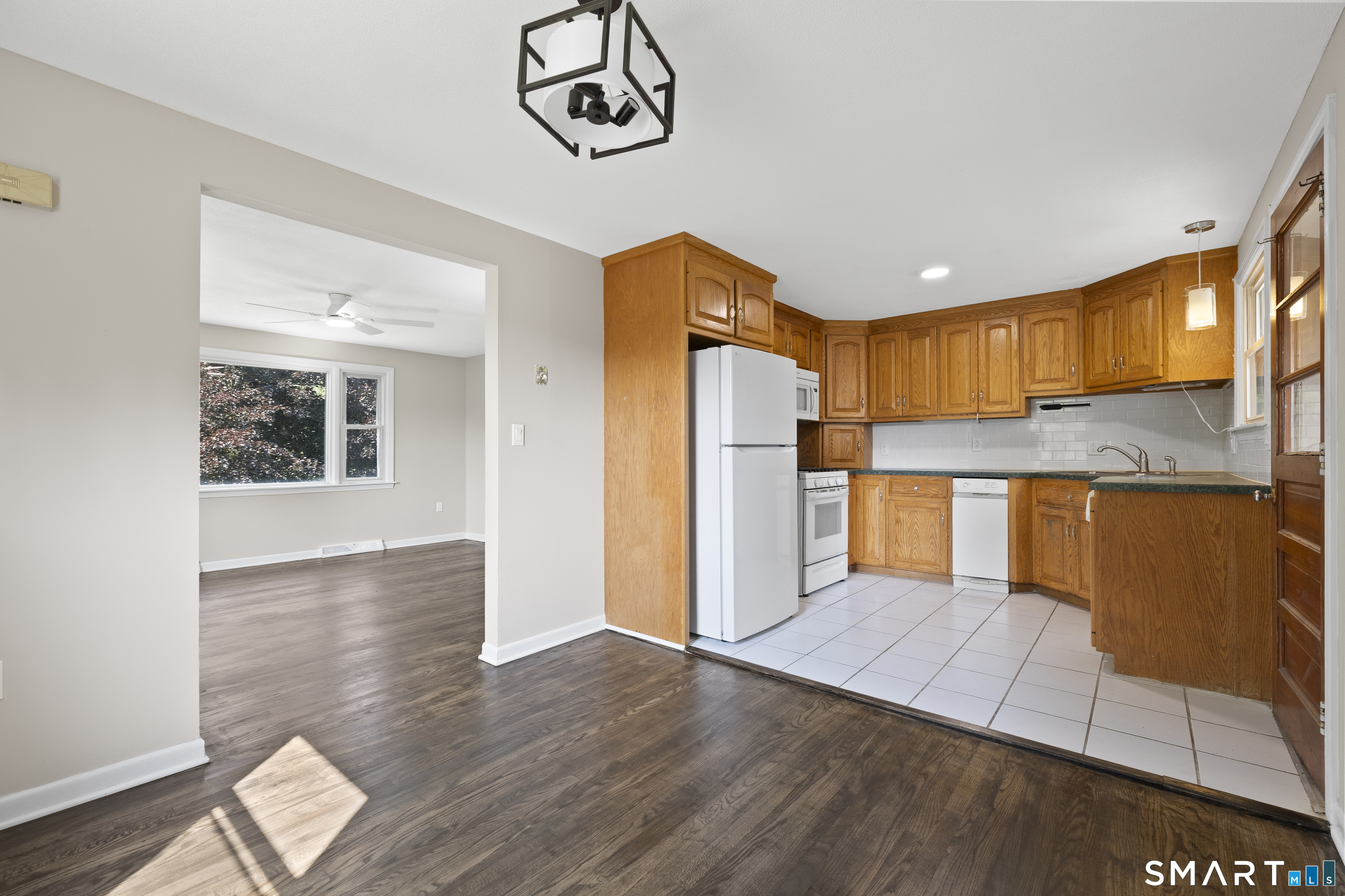 631 Burritt Street - Photo 3