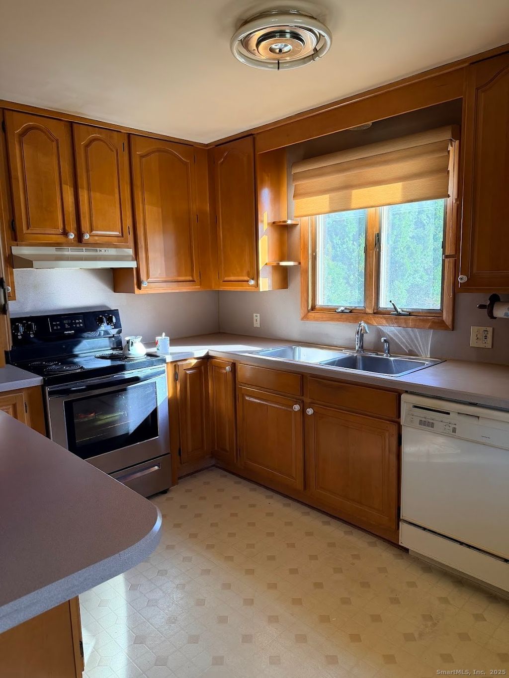 Photo of 140 Laurelwood Road, Groton, CT 06340 (MLS # 24142528)