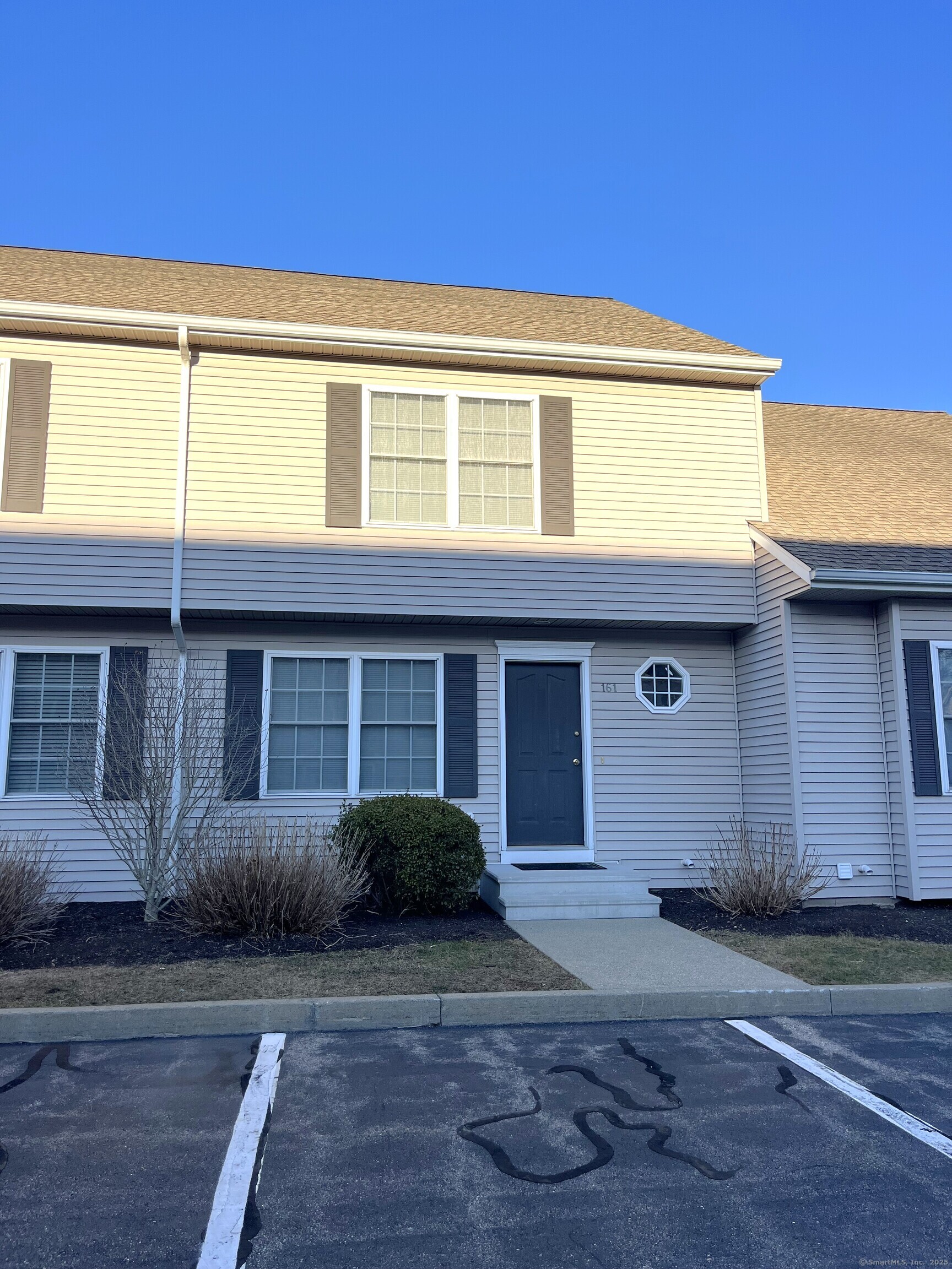 Briar Lane 161, Norwich, Connecticut - 2 Bedrooms  
3 Bathrooms  
6 Rooms - 