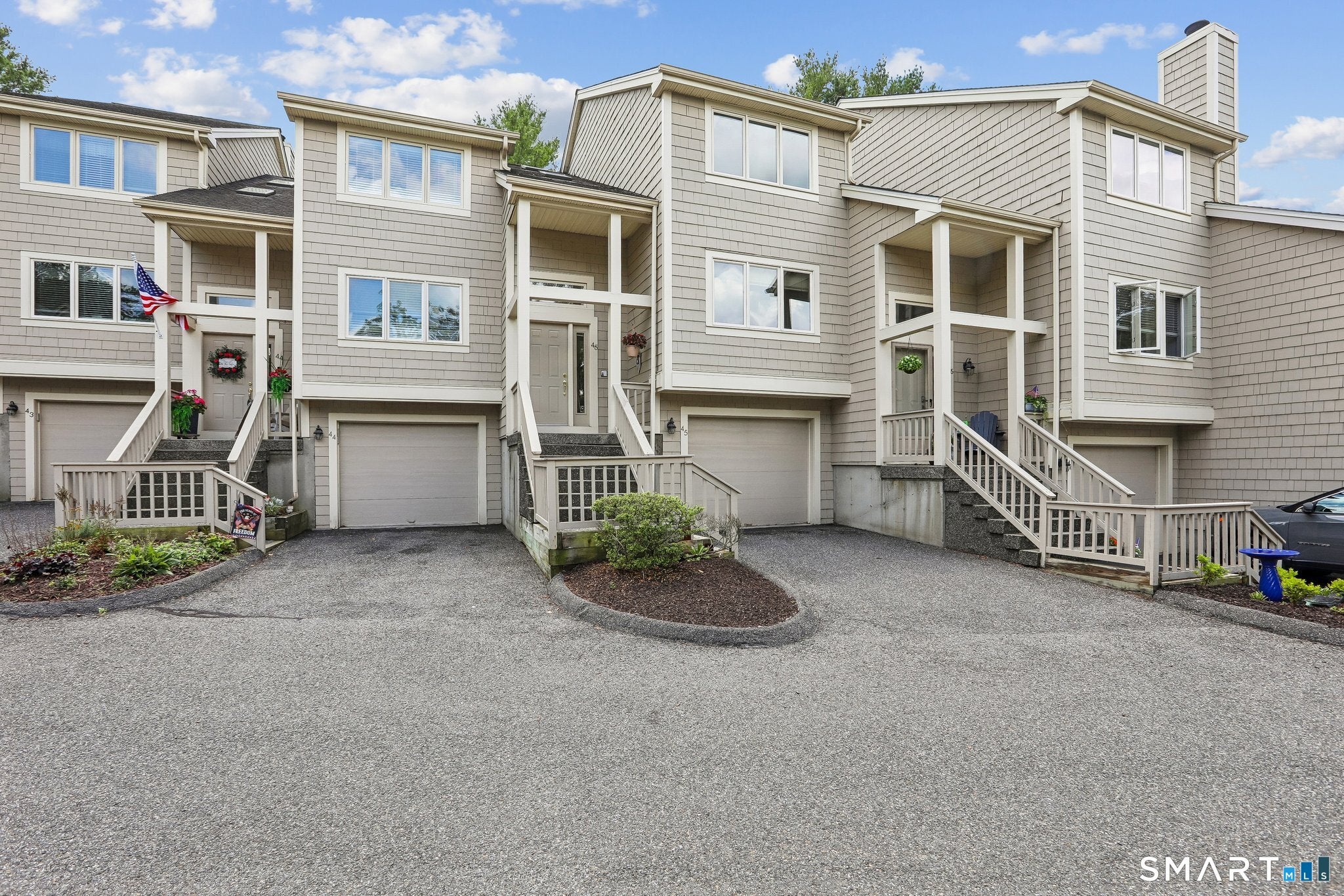 11 Boulevard Drive 10-45