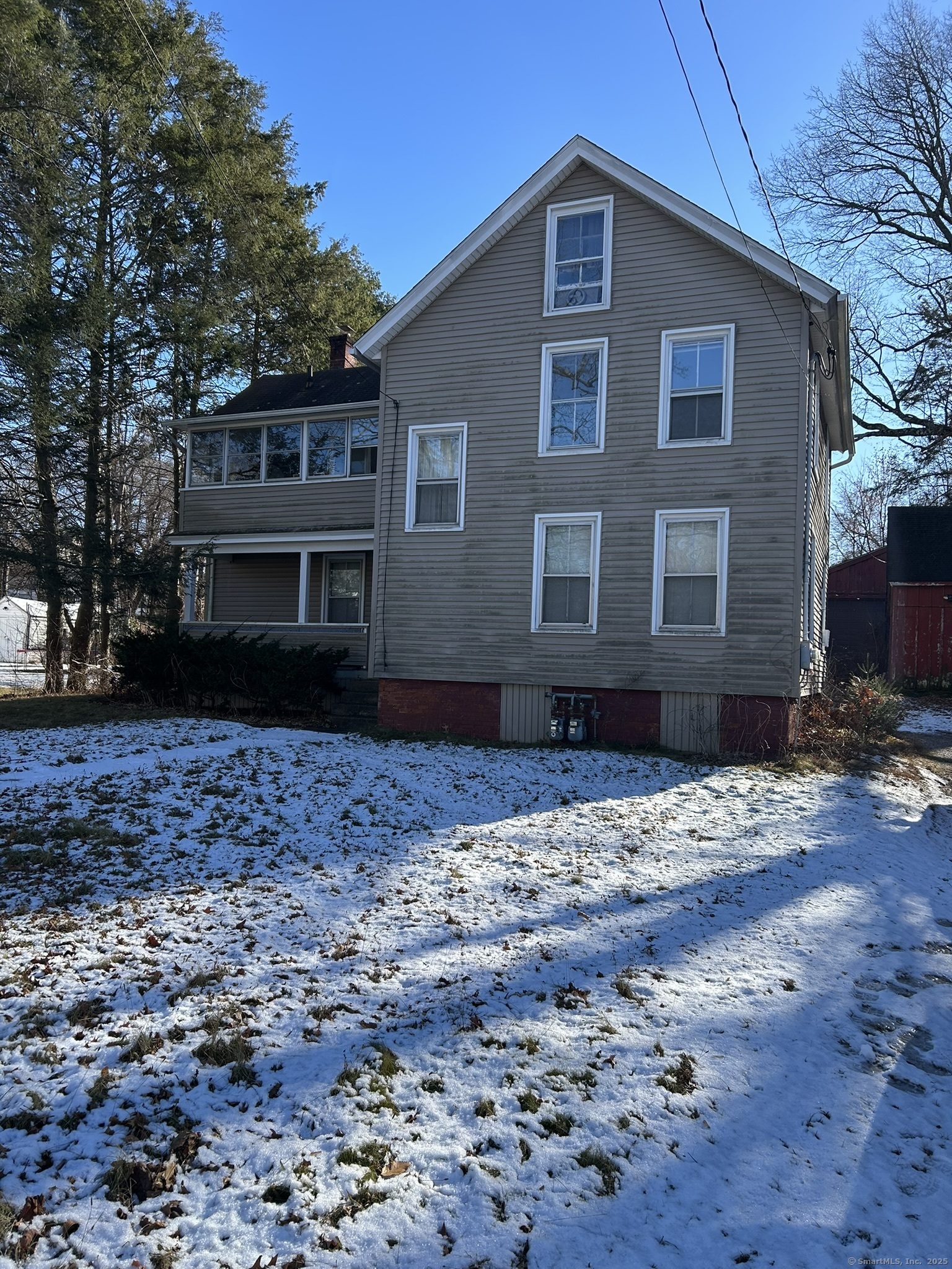 Summer Street, Manchester, Connecticut - 3 Bedrooms  
2 Bathrooms  
9 Rooms - 